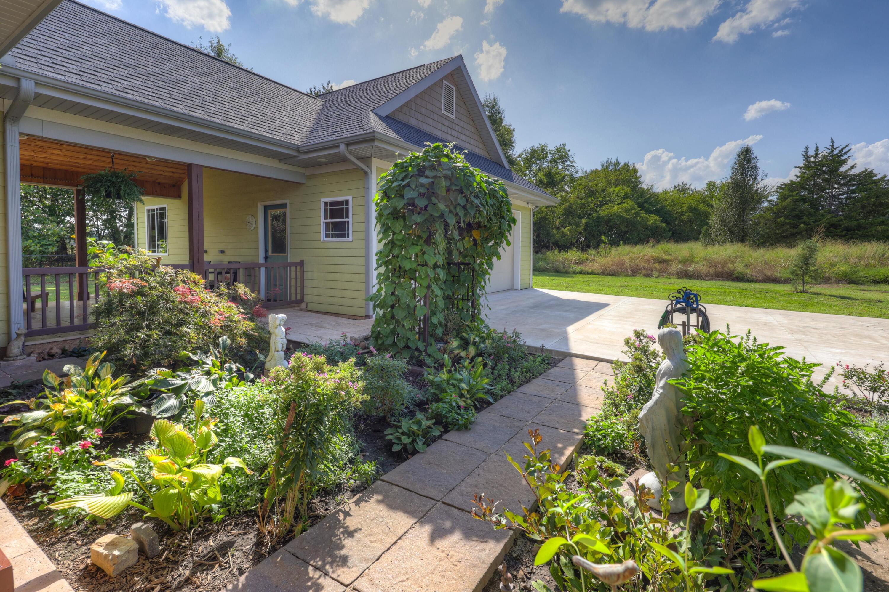 16850 Imperial Road Property Photo 4