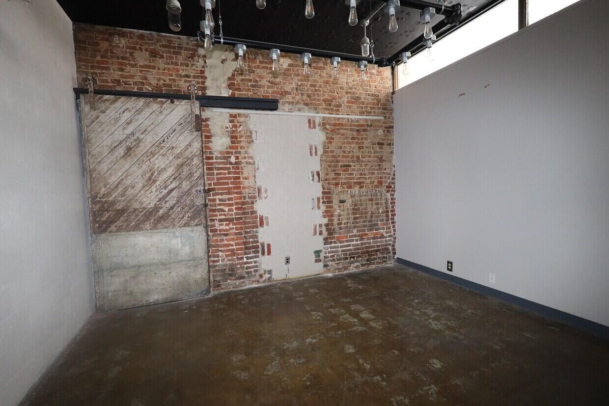 401 North Boonville Avenue Property Photo 14