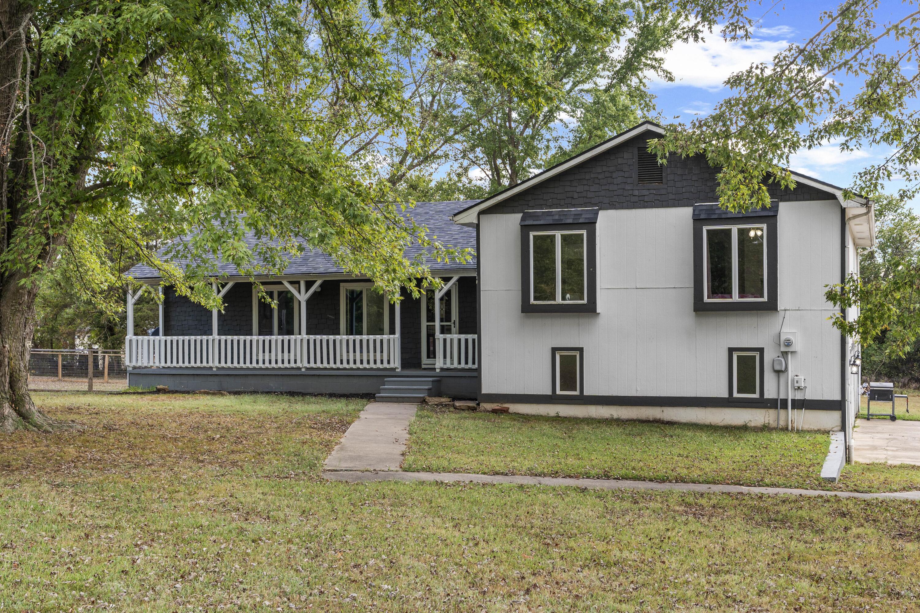 16372 South 1338 Road Property Photo 1
