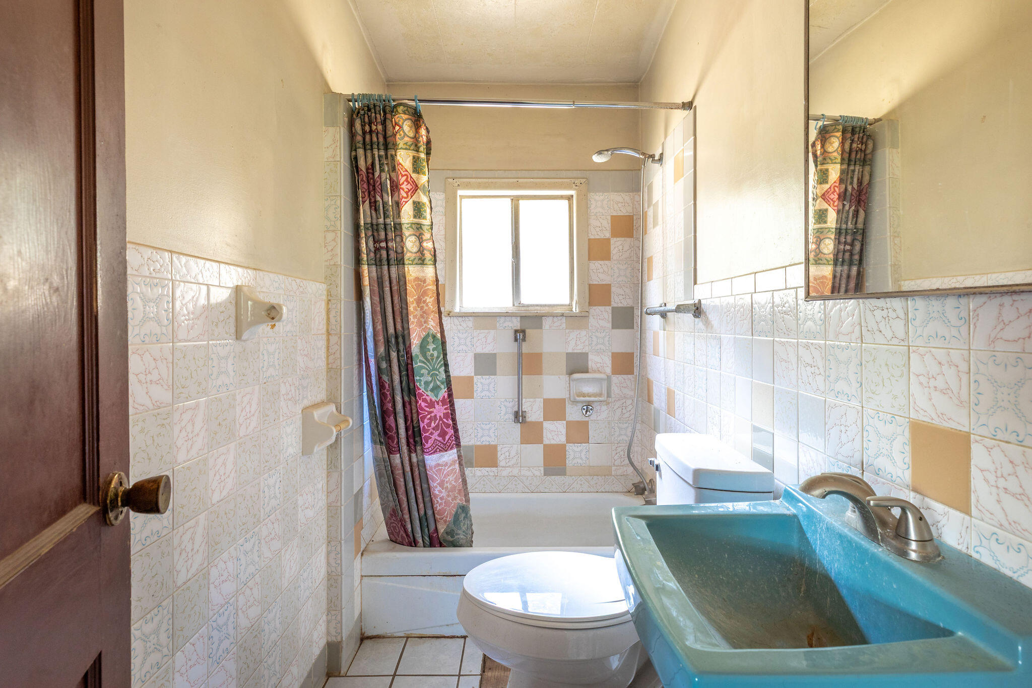 382 Susan Street Property Photo 15