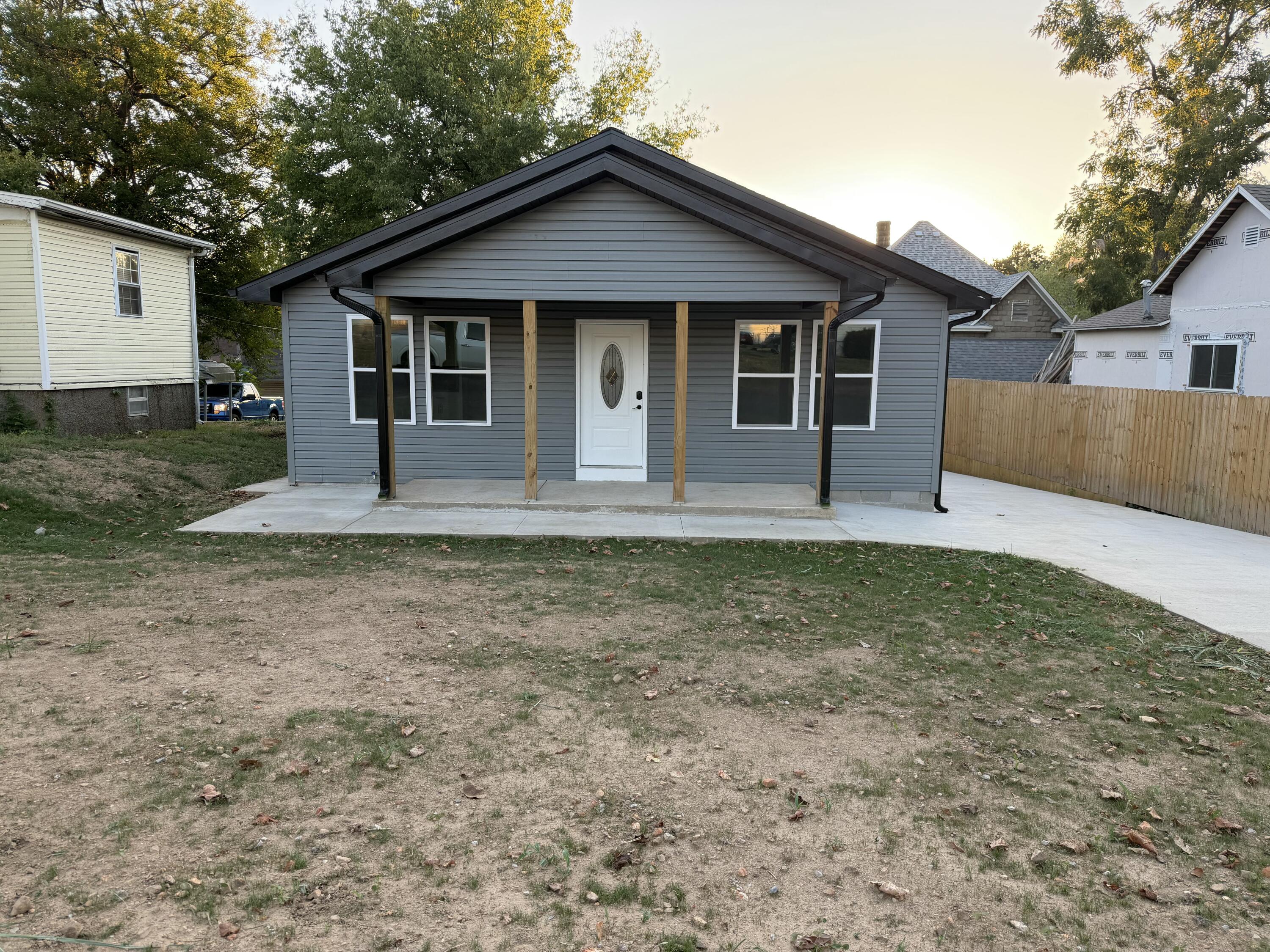 408 2nd Street Property Photo 1