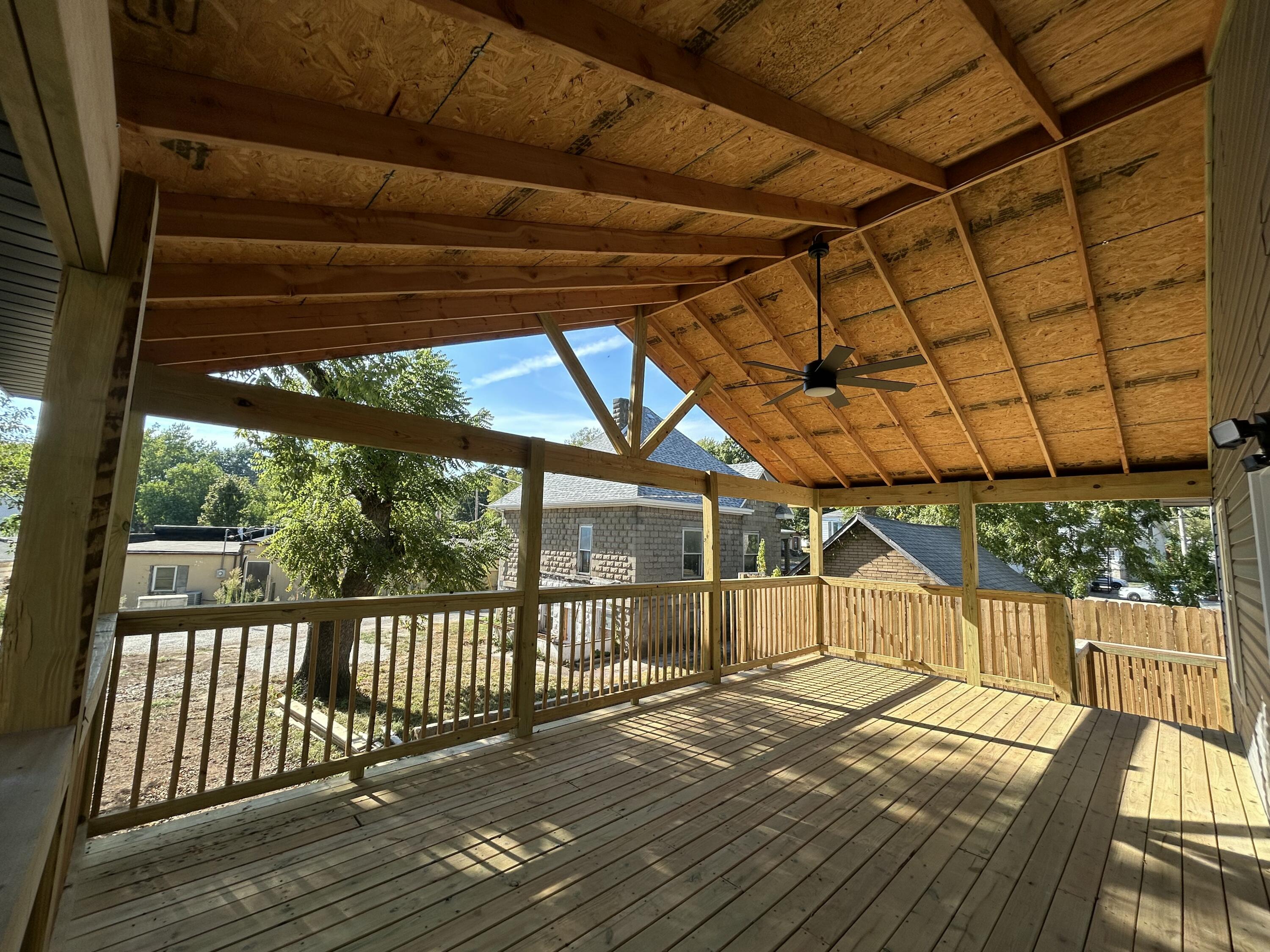 408 2nd Street Property Photo 3