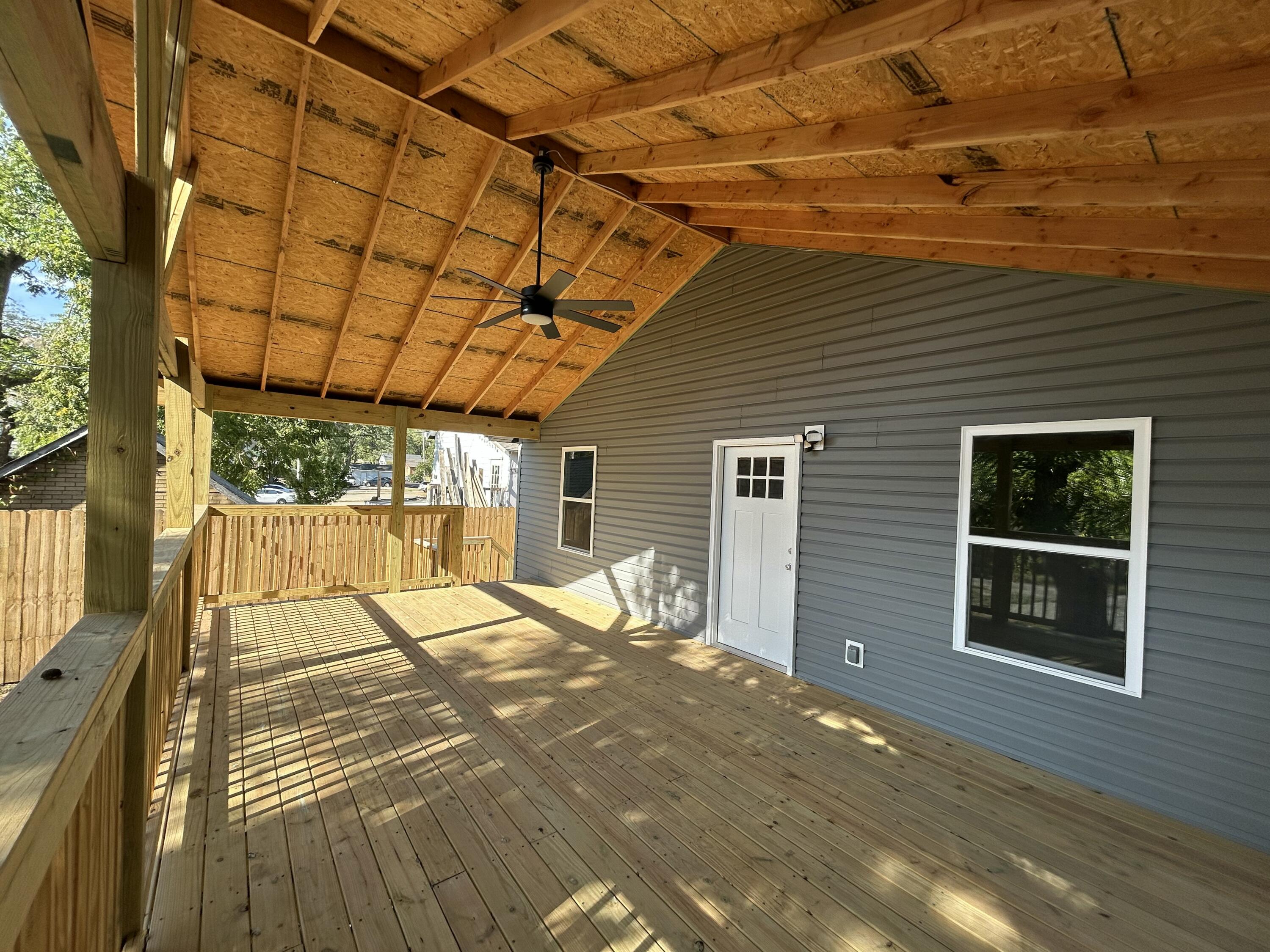 408 2nd Street Property Photo 4