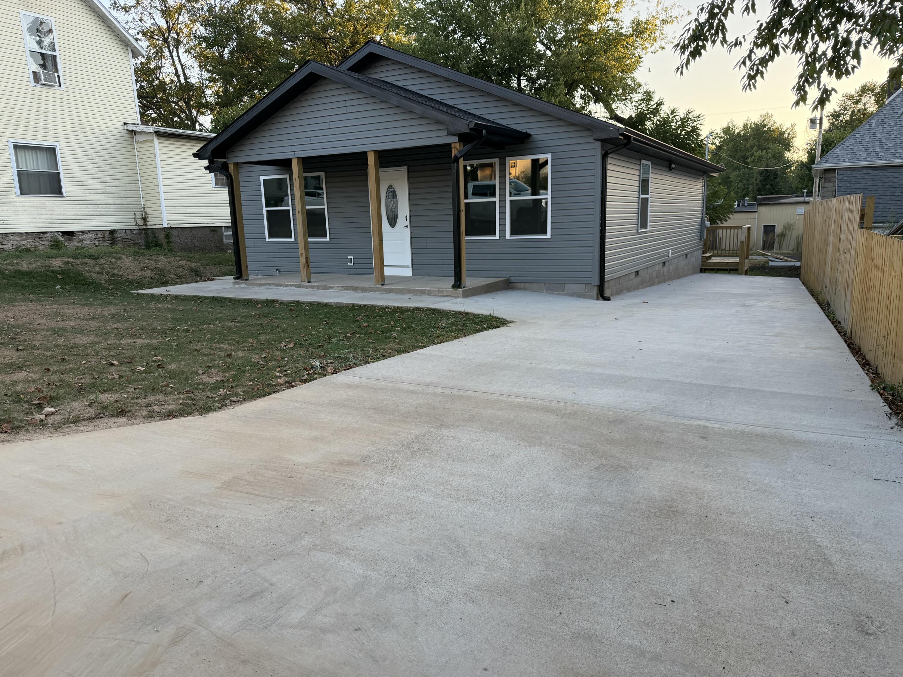408 2nd Street Property Photo 5