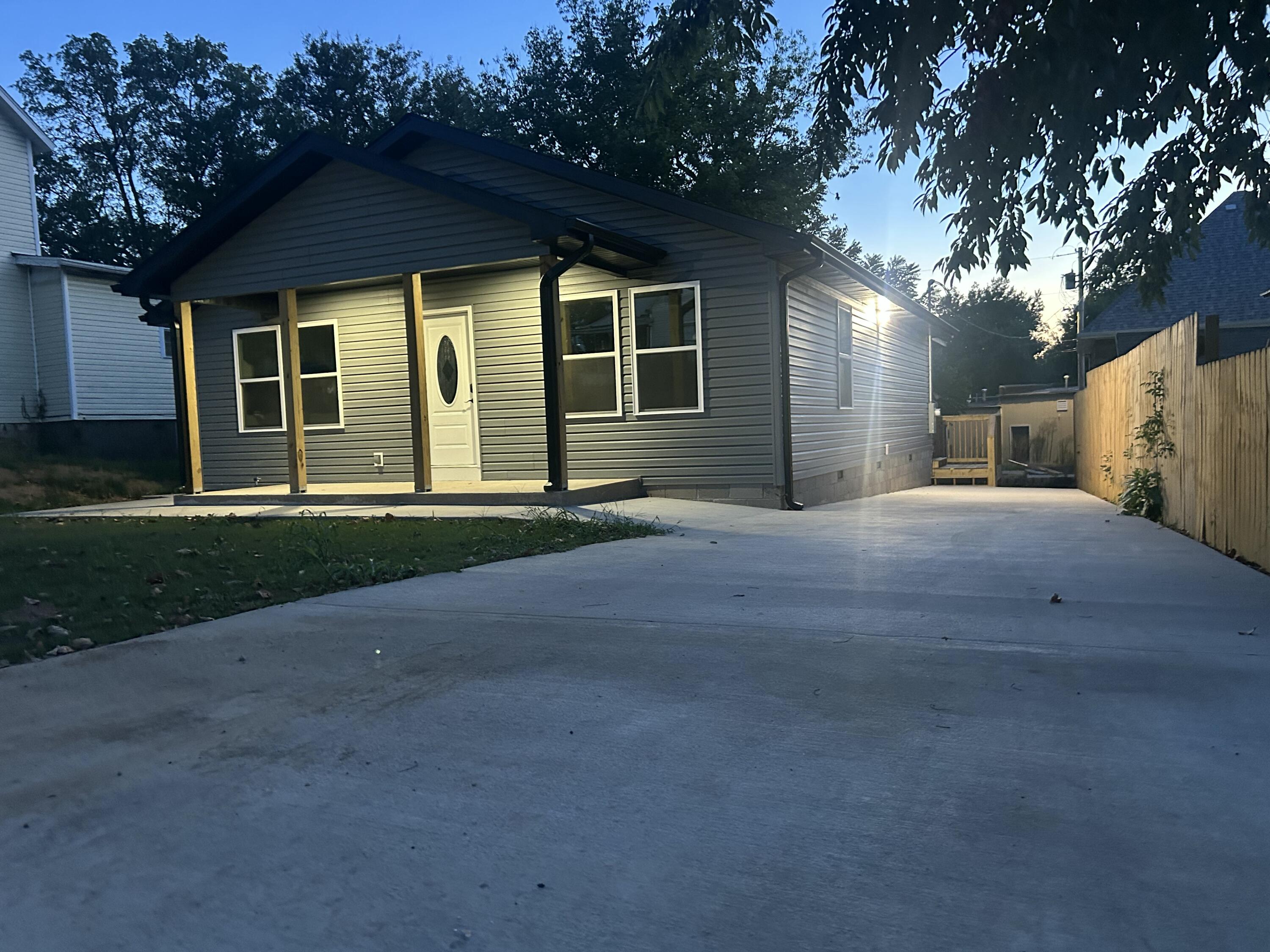 408 2nd Street Property Photo 28