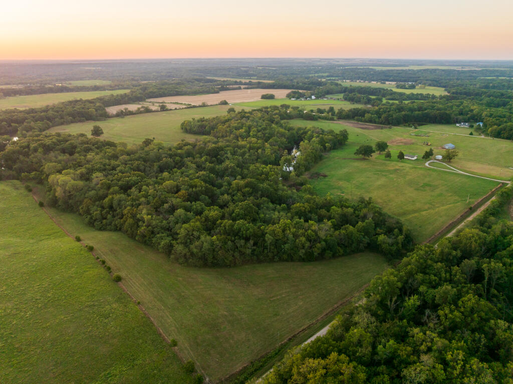 2395 Southwest County Road Property Photo 4