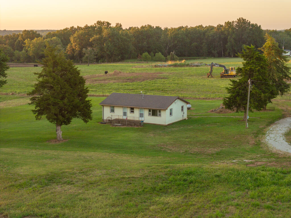 2395 Southwest County Road Property Photo 27