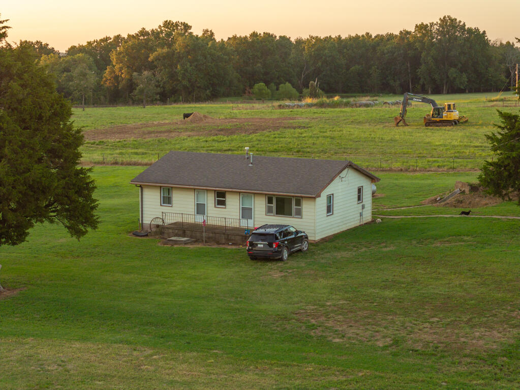 2395 Southwest County Road Property Photo 28