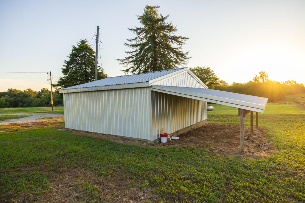 2395 Southwest County Road Property Photo 56