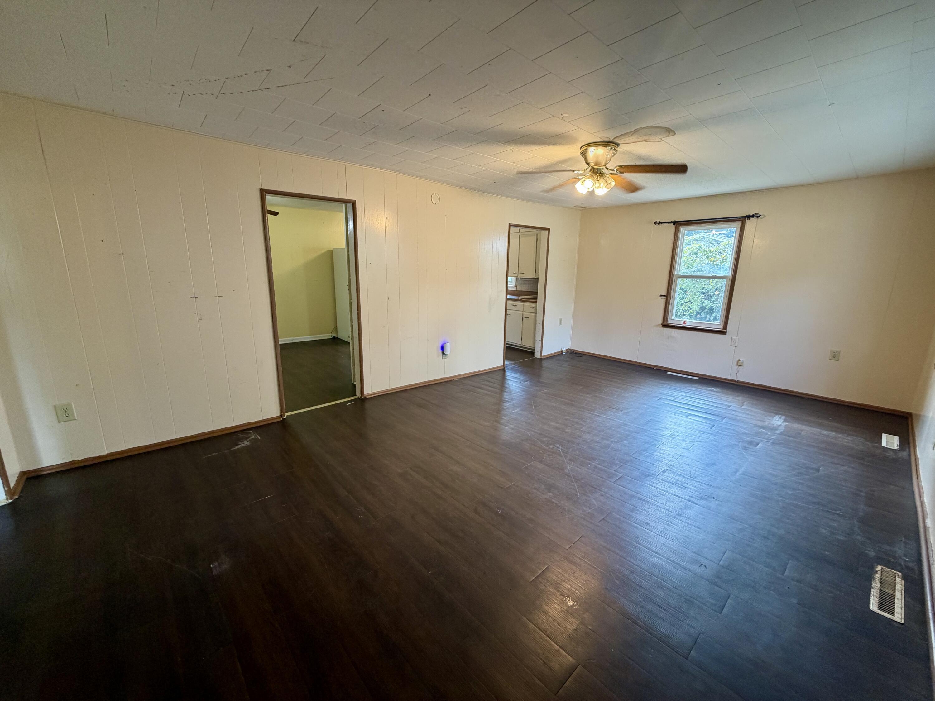 304 West 10th Street Property Photo 3