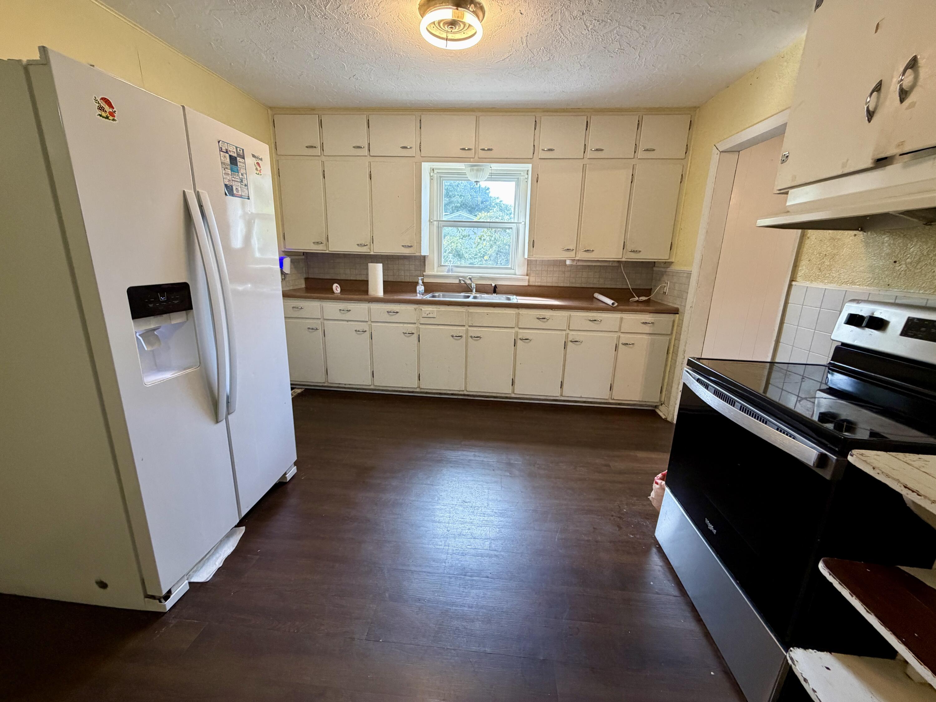 304 West 10th Street Property Photo 4