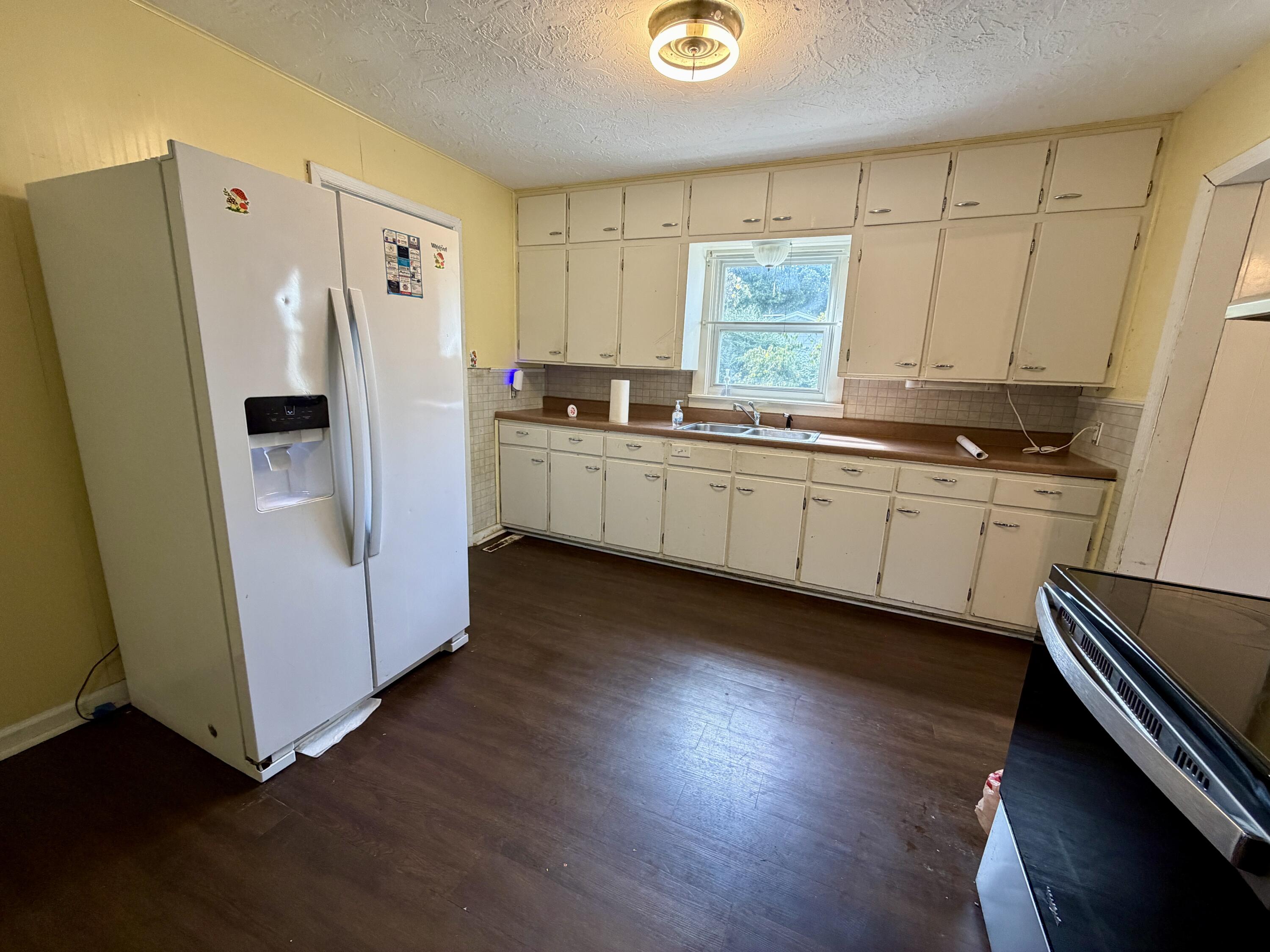 304 West 10th Street Property Photo 5