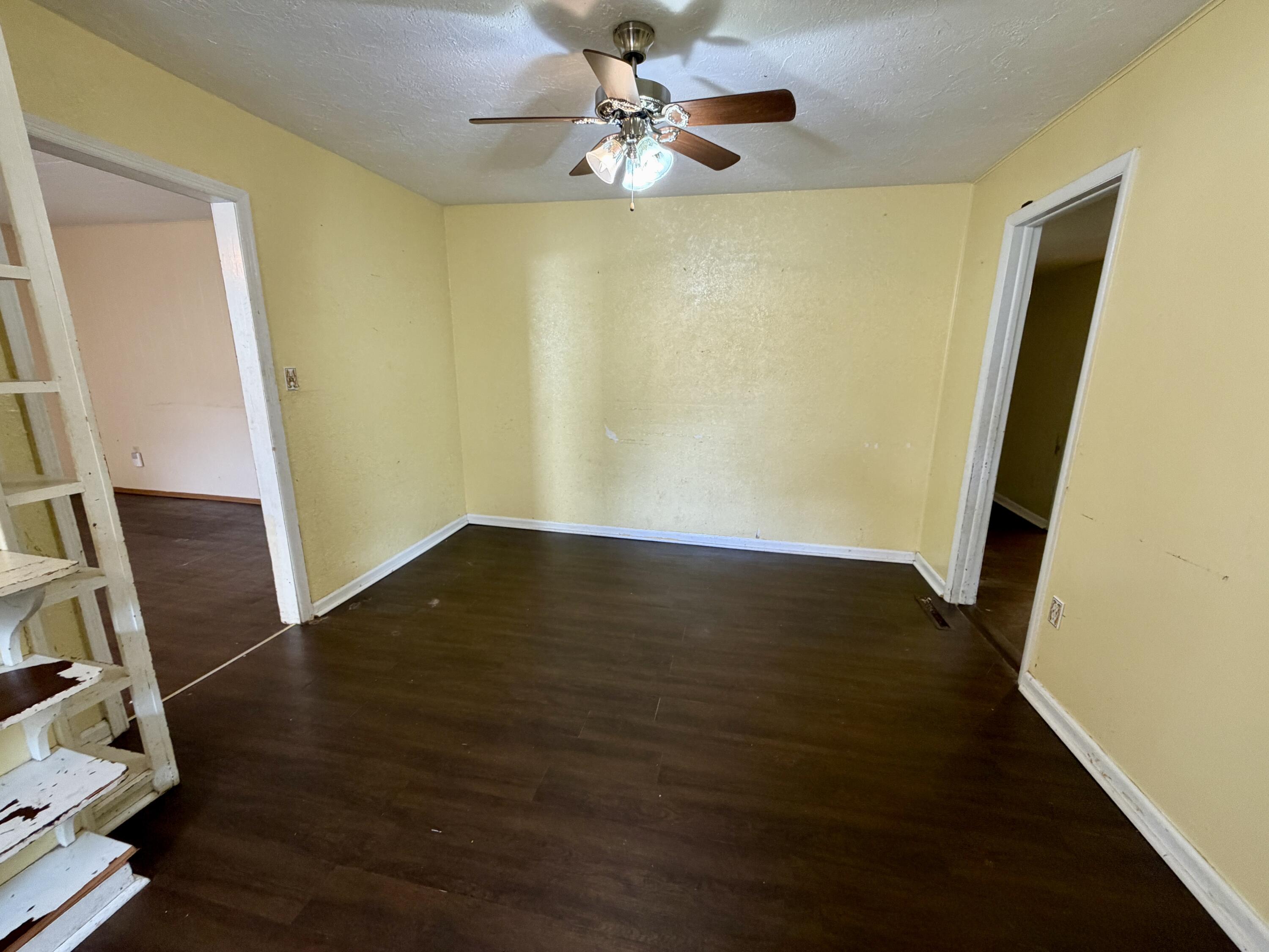 304 West 10th Street Property Photo 6