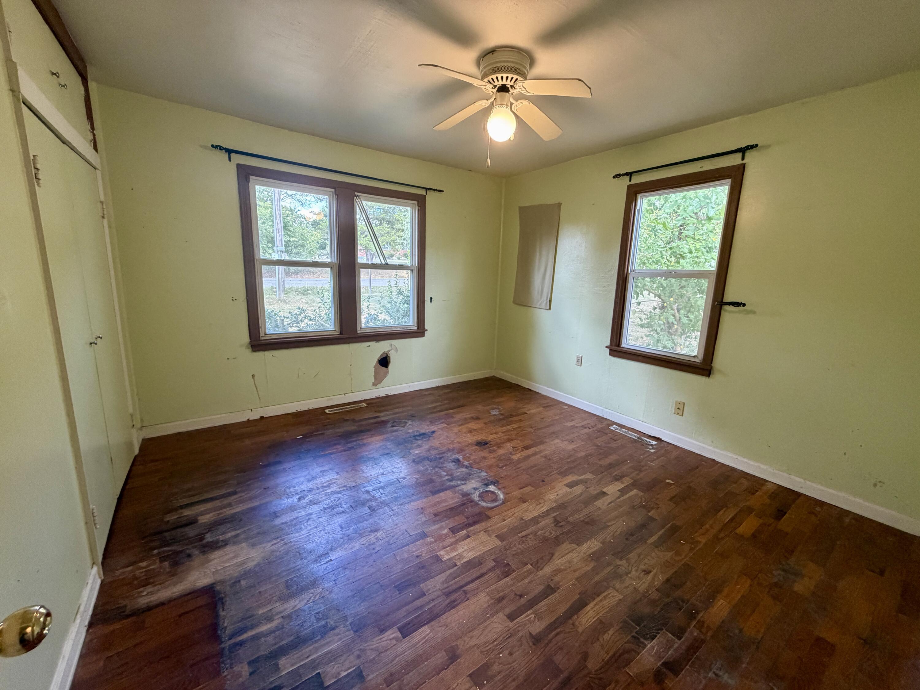 304 West 10th Street Property Photo 7
