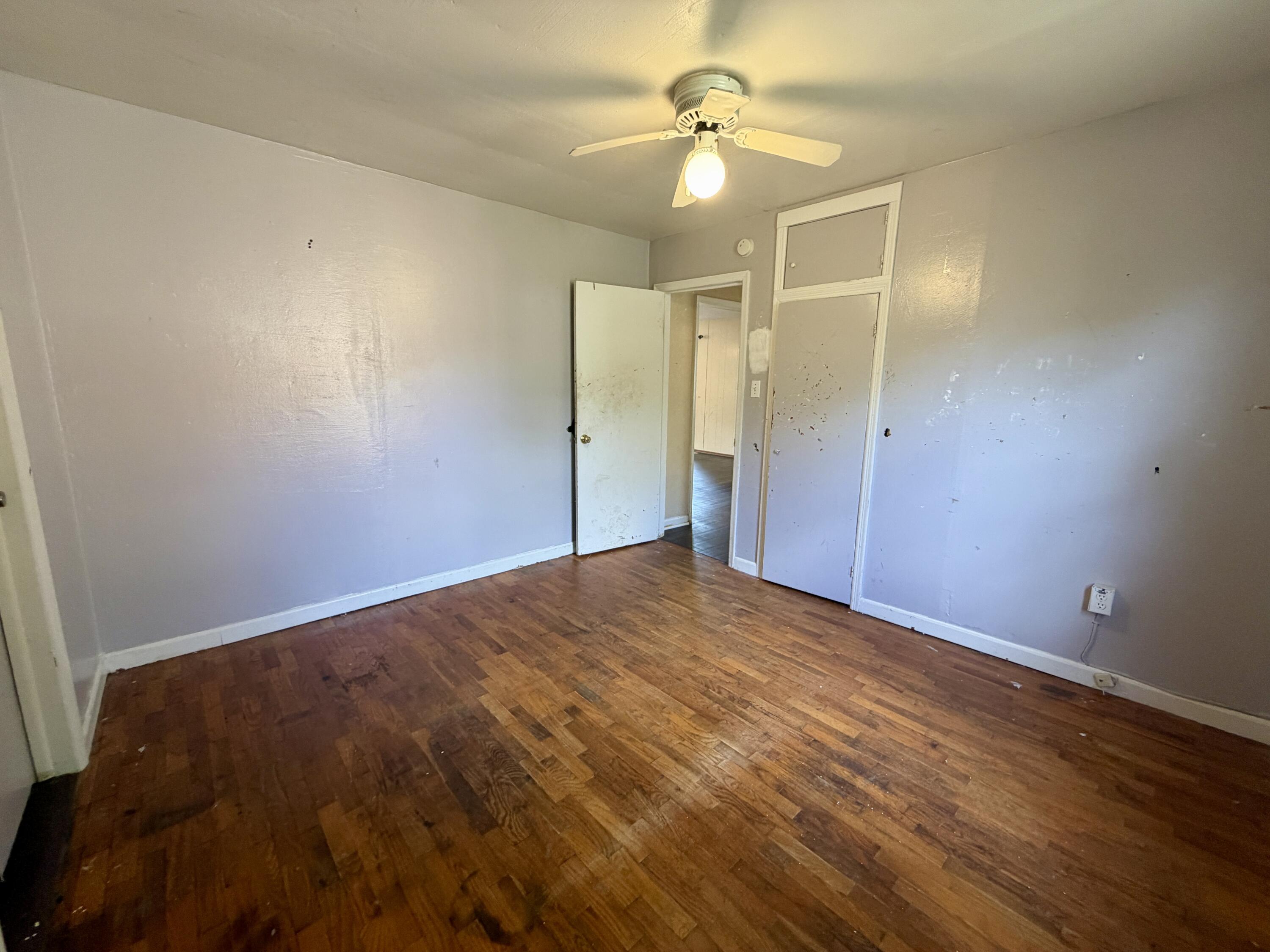 304 West 10th Street Property Photo 11