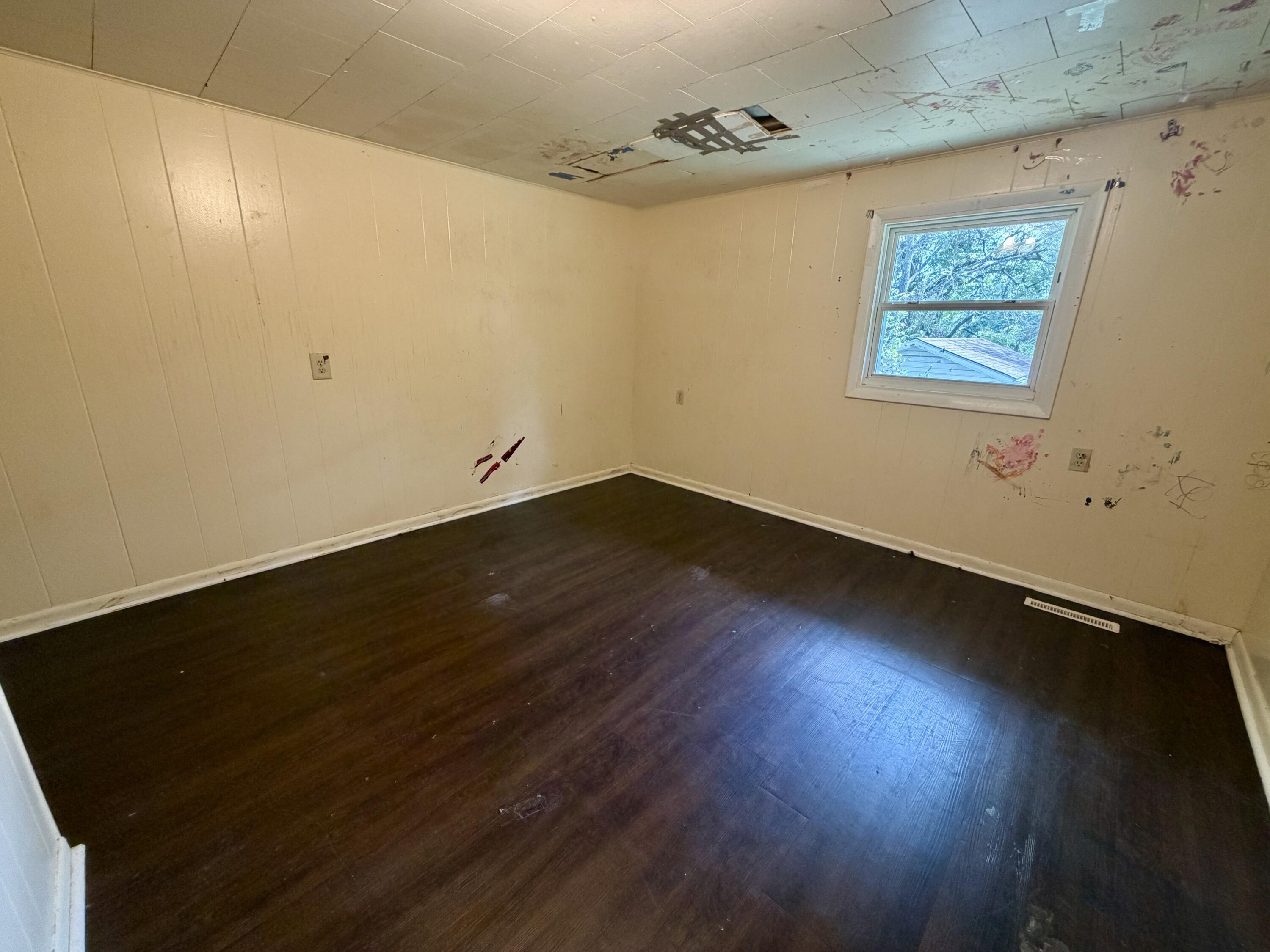 304 West 10th Street Property Photo 12
