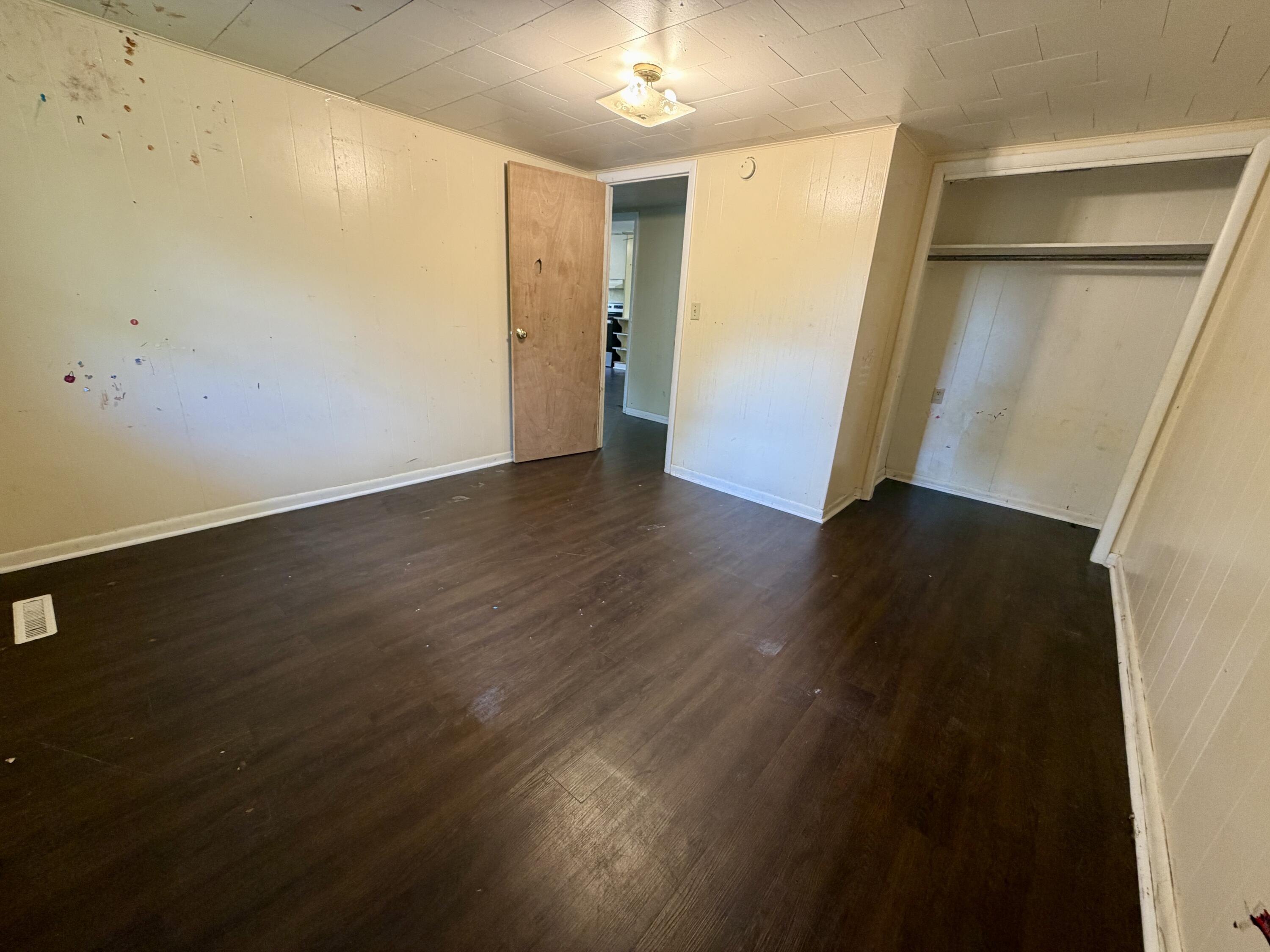 304 West 10th Street Property Photo 13