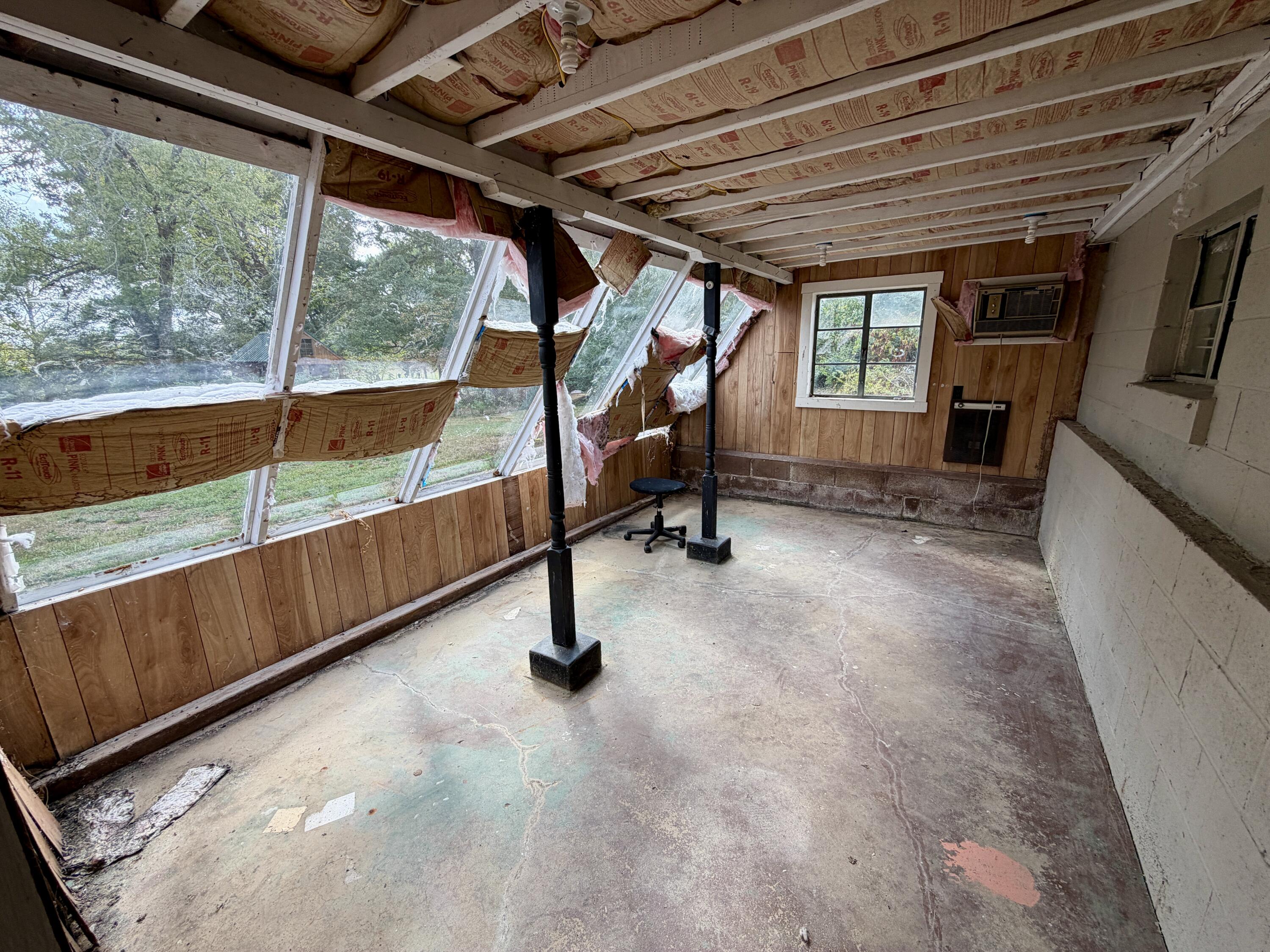 304 West 10th Street Property Photo 18
