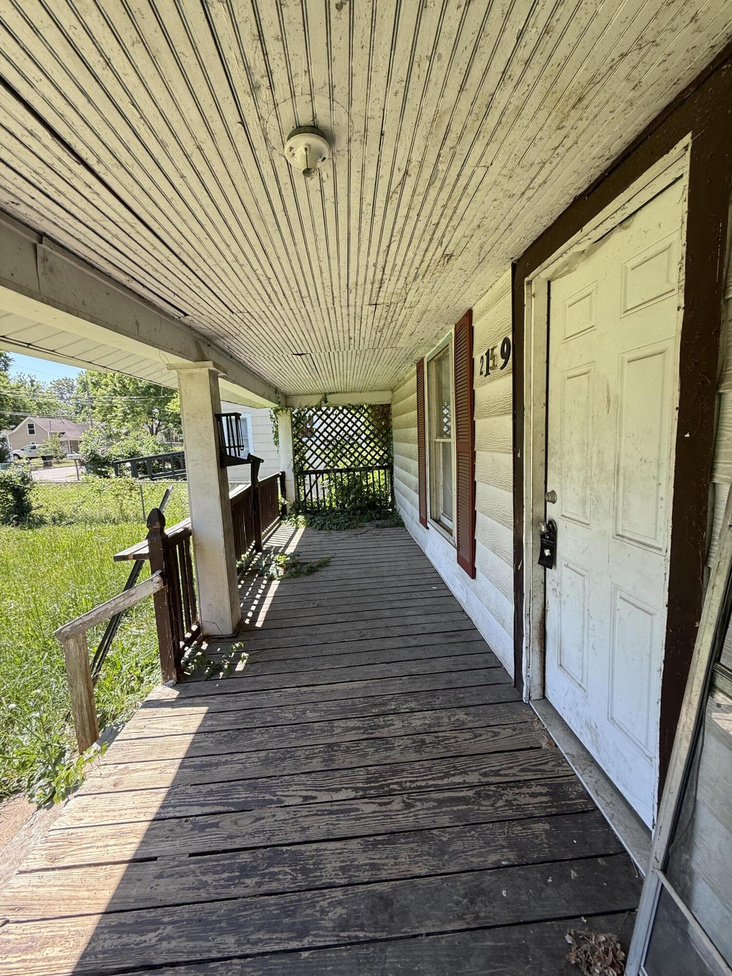 2159 North Taylor Avenue Property Photo 3