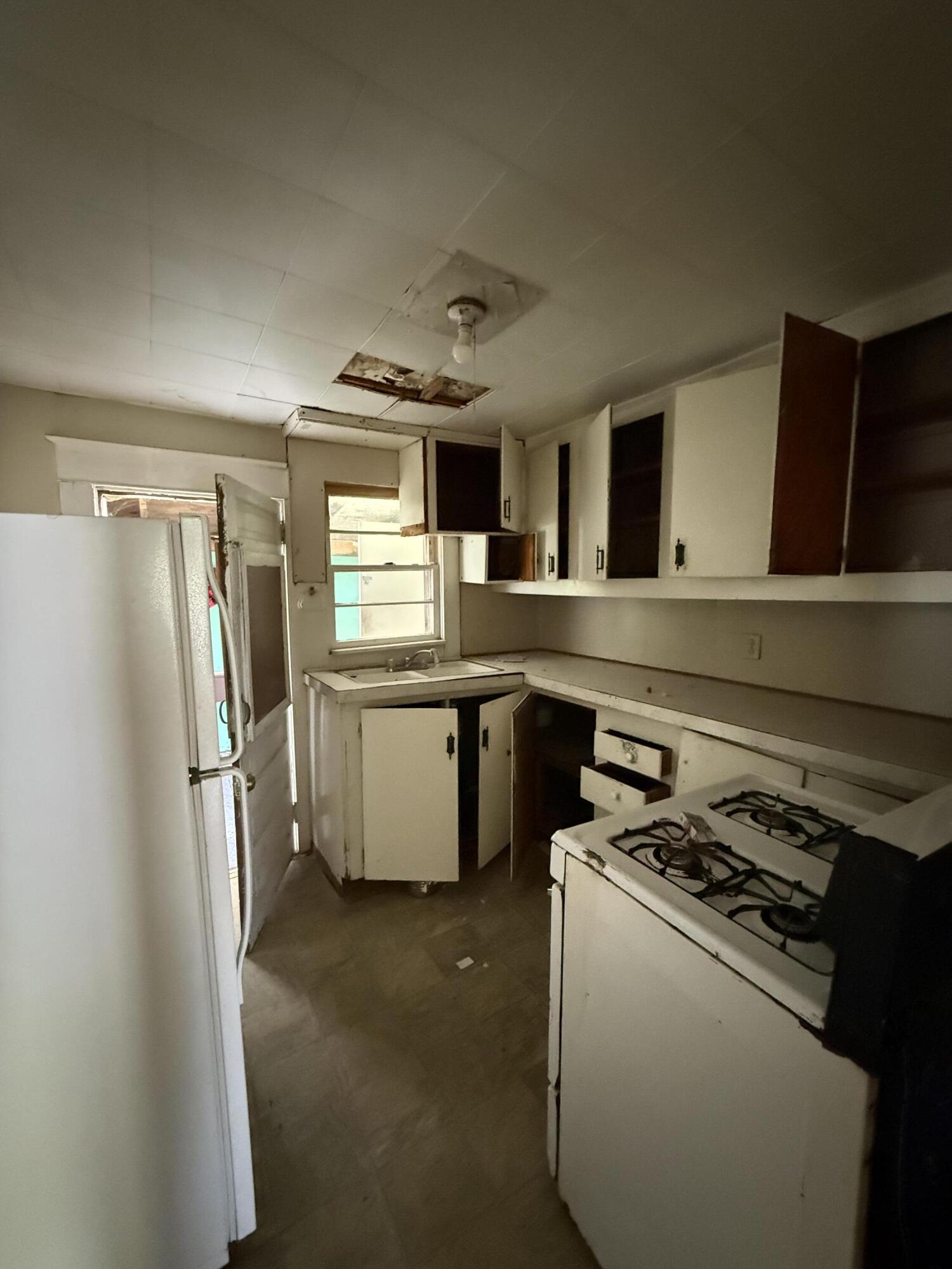 2159 North Taylor Avenue Property Photo 9