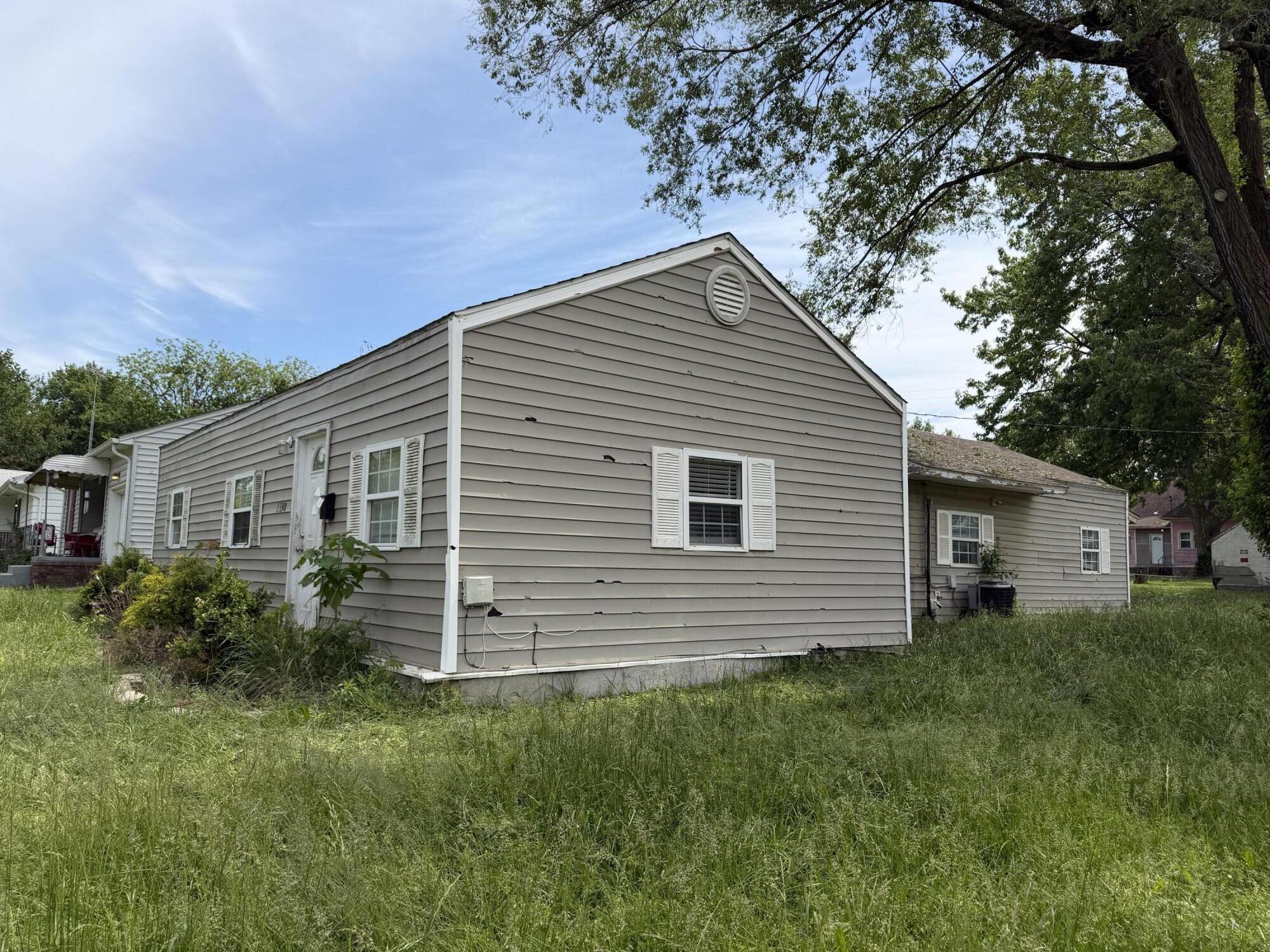 1330 West Thoman Street Property Photo 2