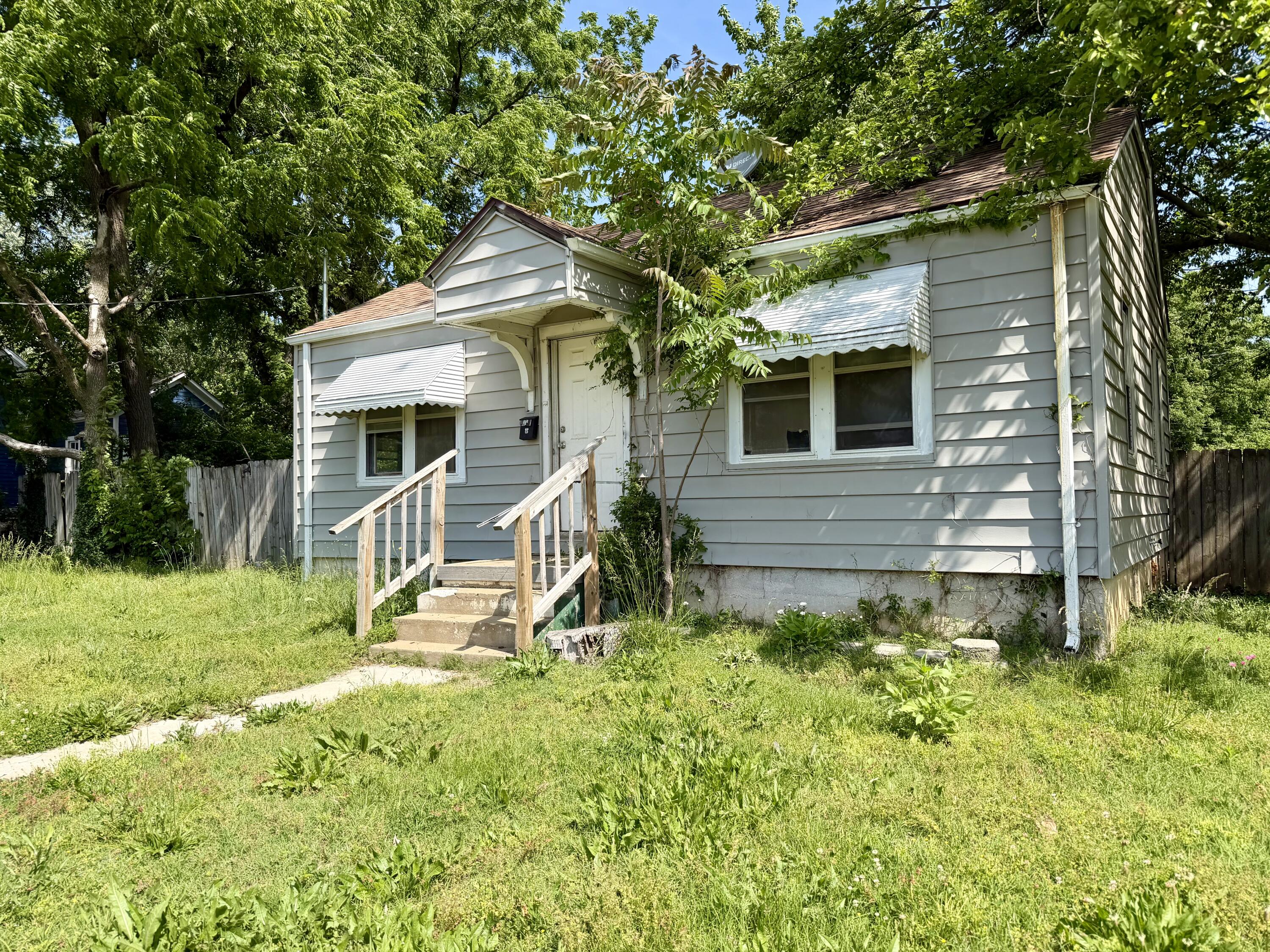 815 East Locust Street Property Photo 1