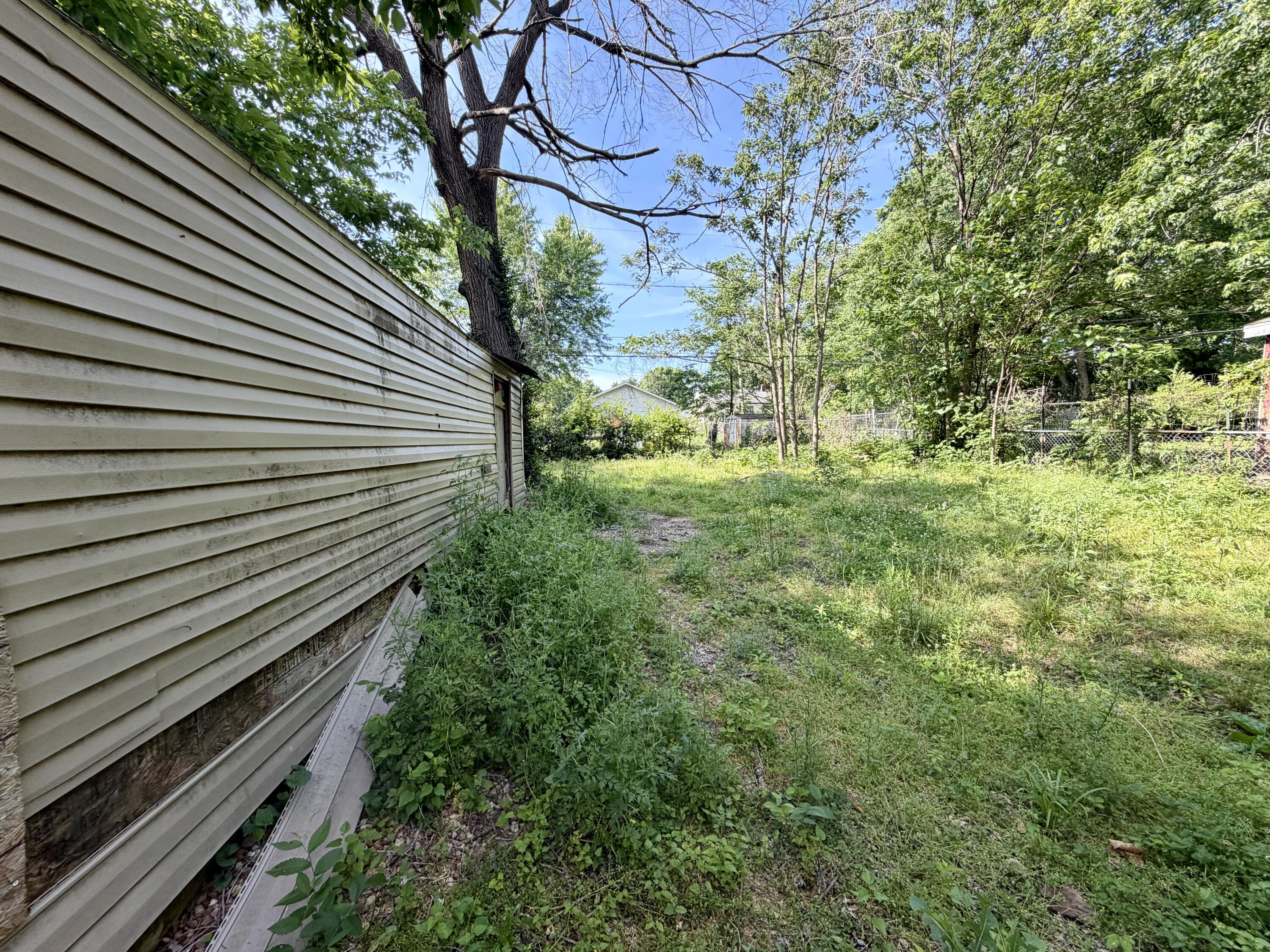 1936 East Cairo Street Property Photo 2