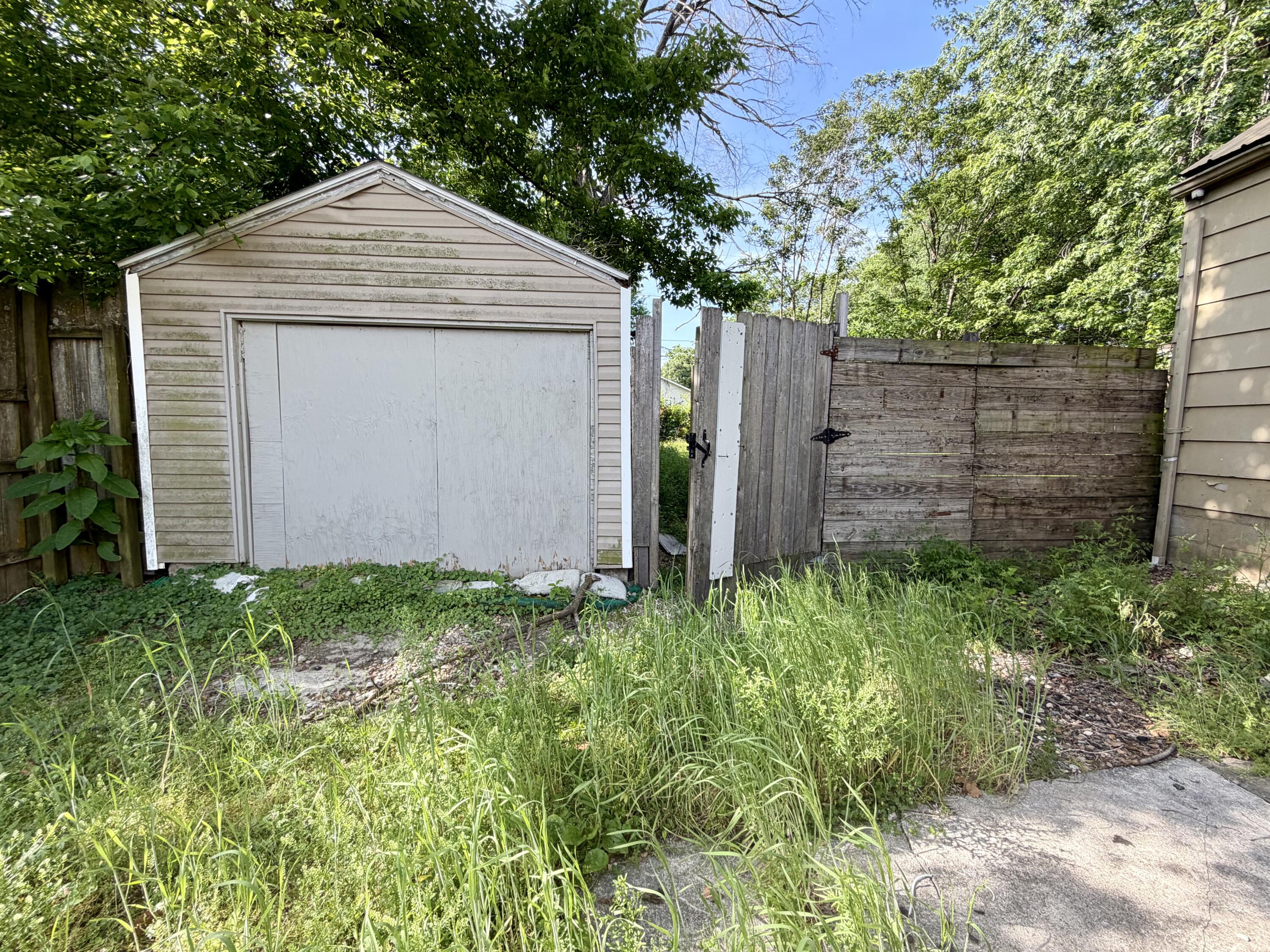 1936 East Cairo Street Property Photo 3