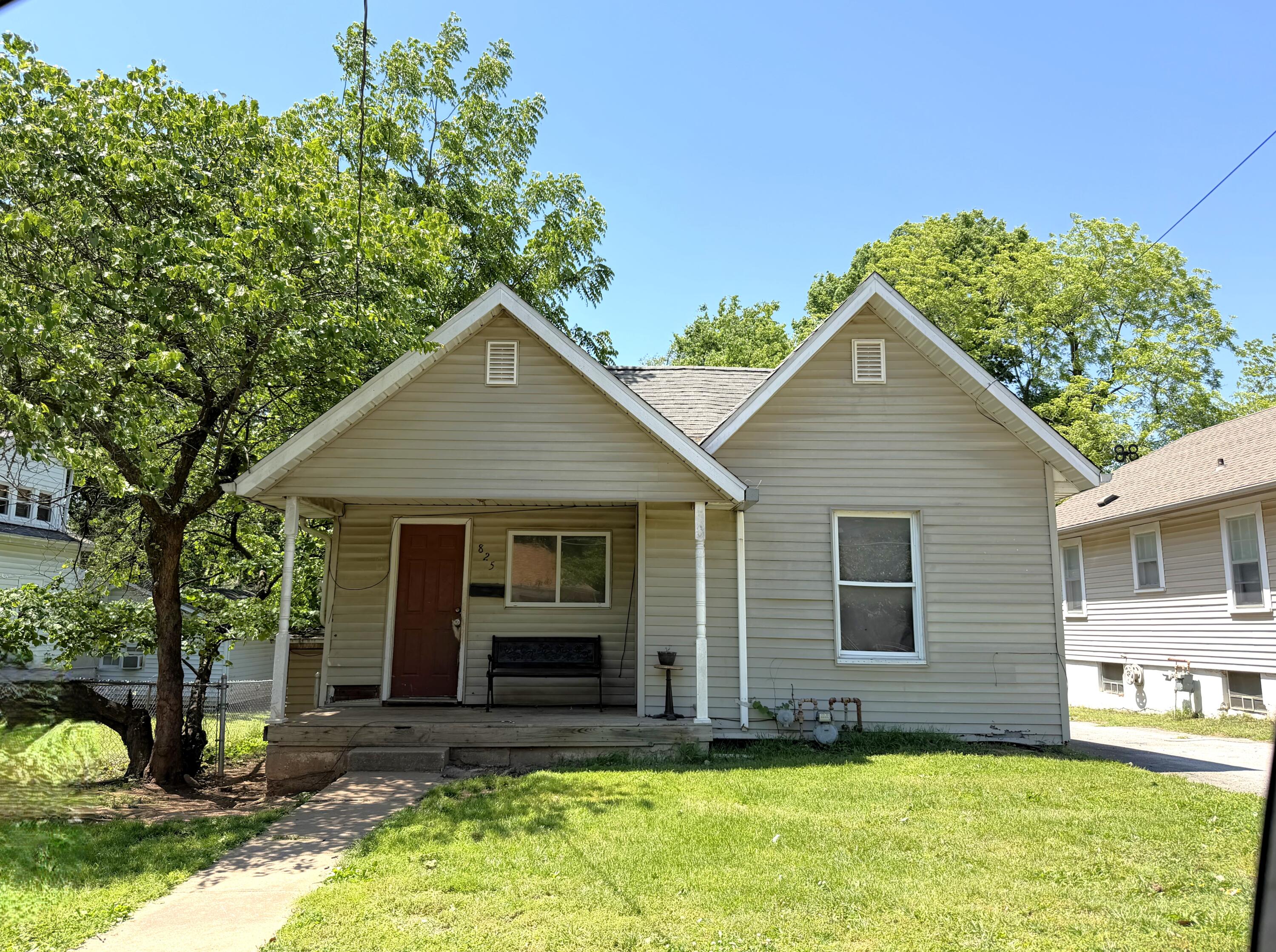 825 South Fort Avenue Property Photo 1