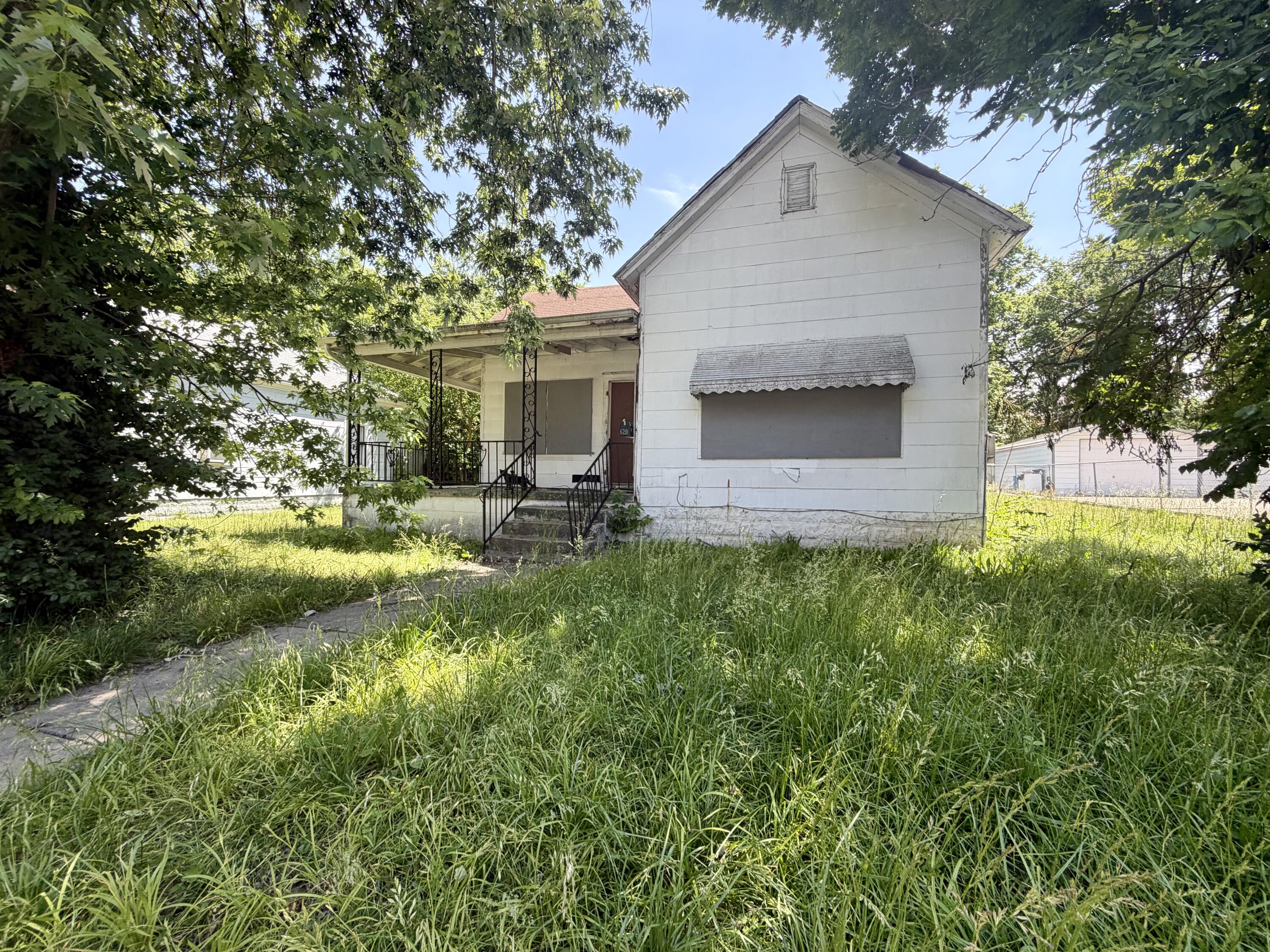 620 South Douglas Avenue Property Photo 1