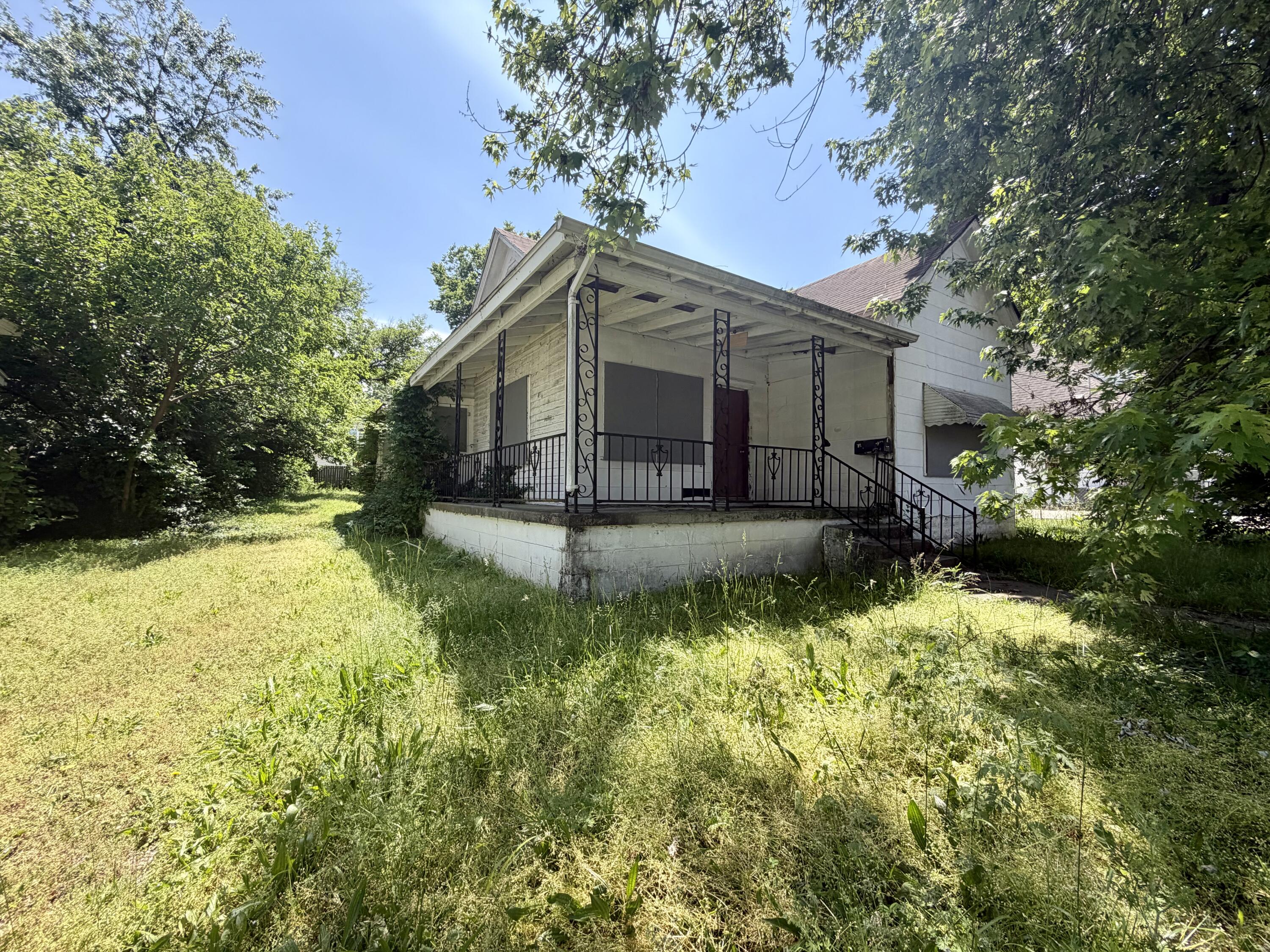 620 South Douglas Avenue Property Photo 2