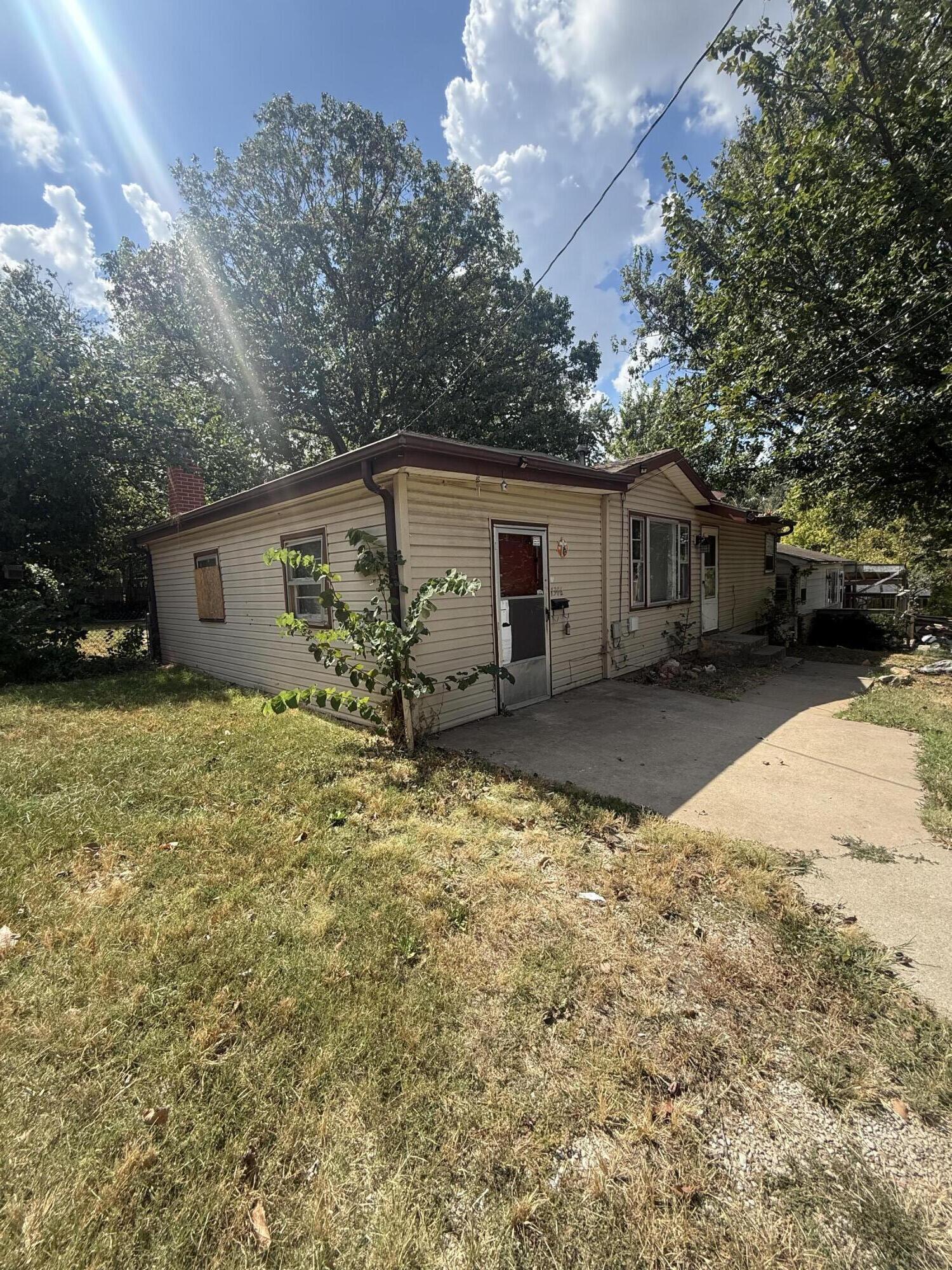 1306 West Talmage Street Property Photo 1