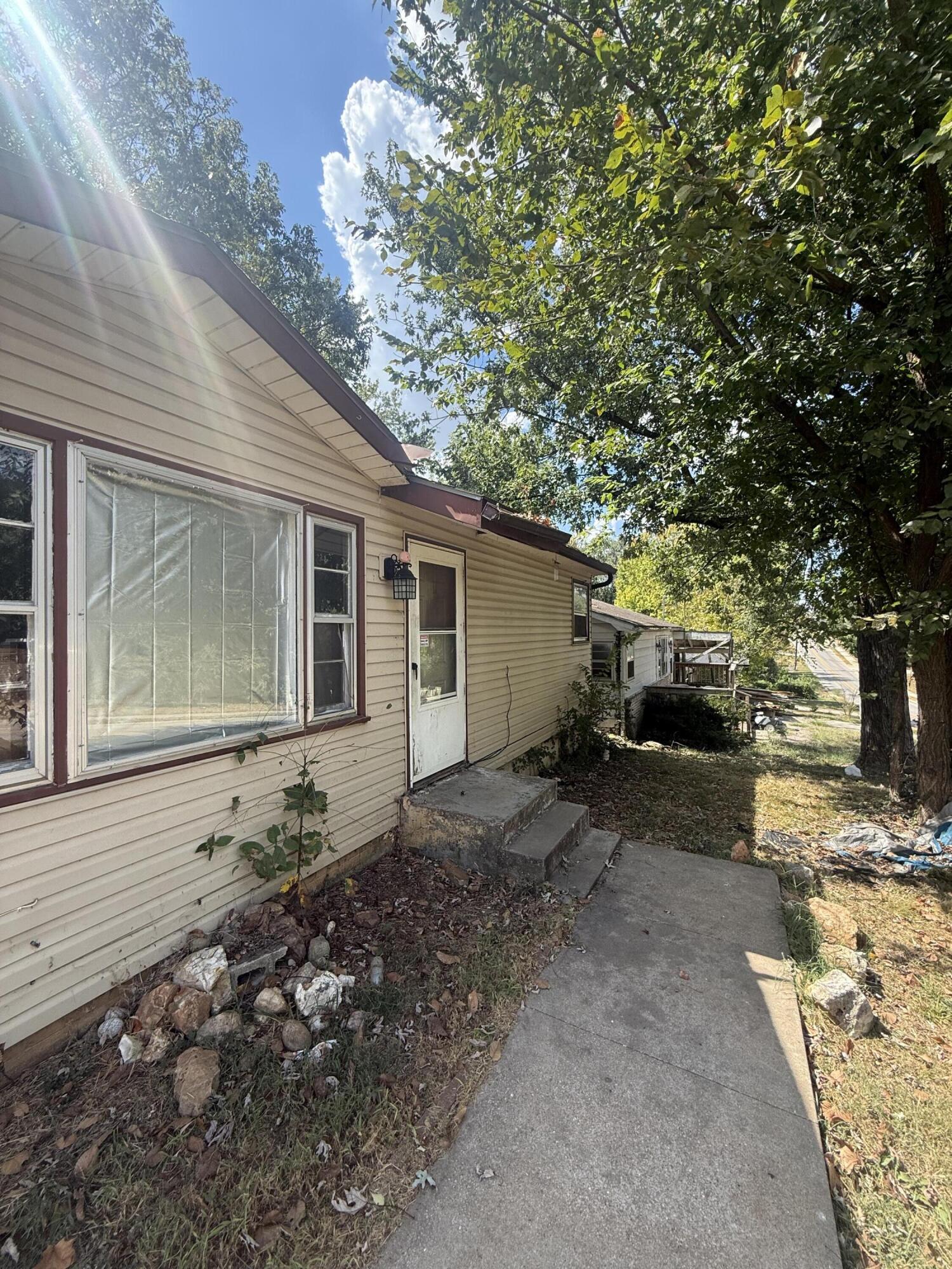 1306 West Talmage Street Property Photo 2