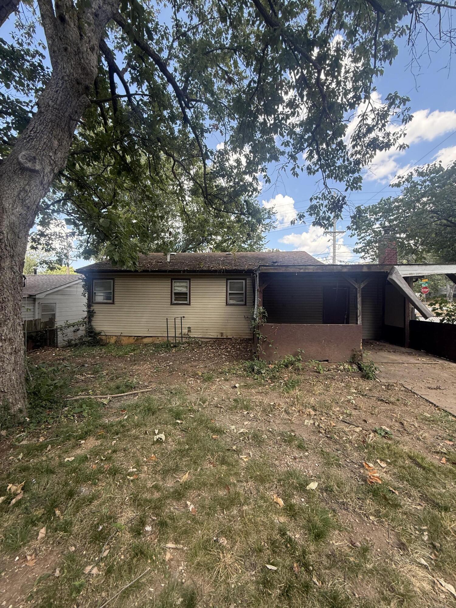 1306 West Talmage Street Property Photo 3