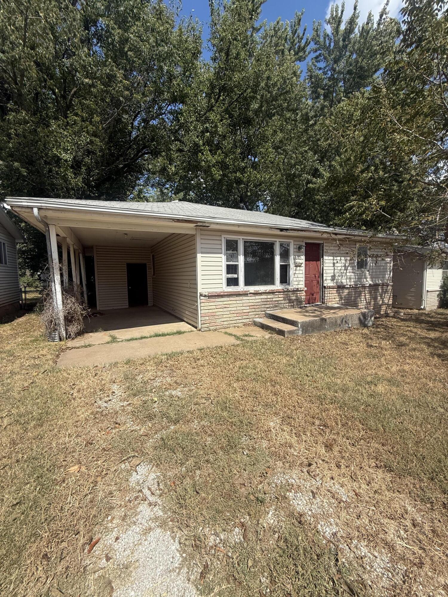 1323 West Poplar Street Property Photo 3