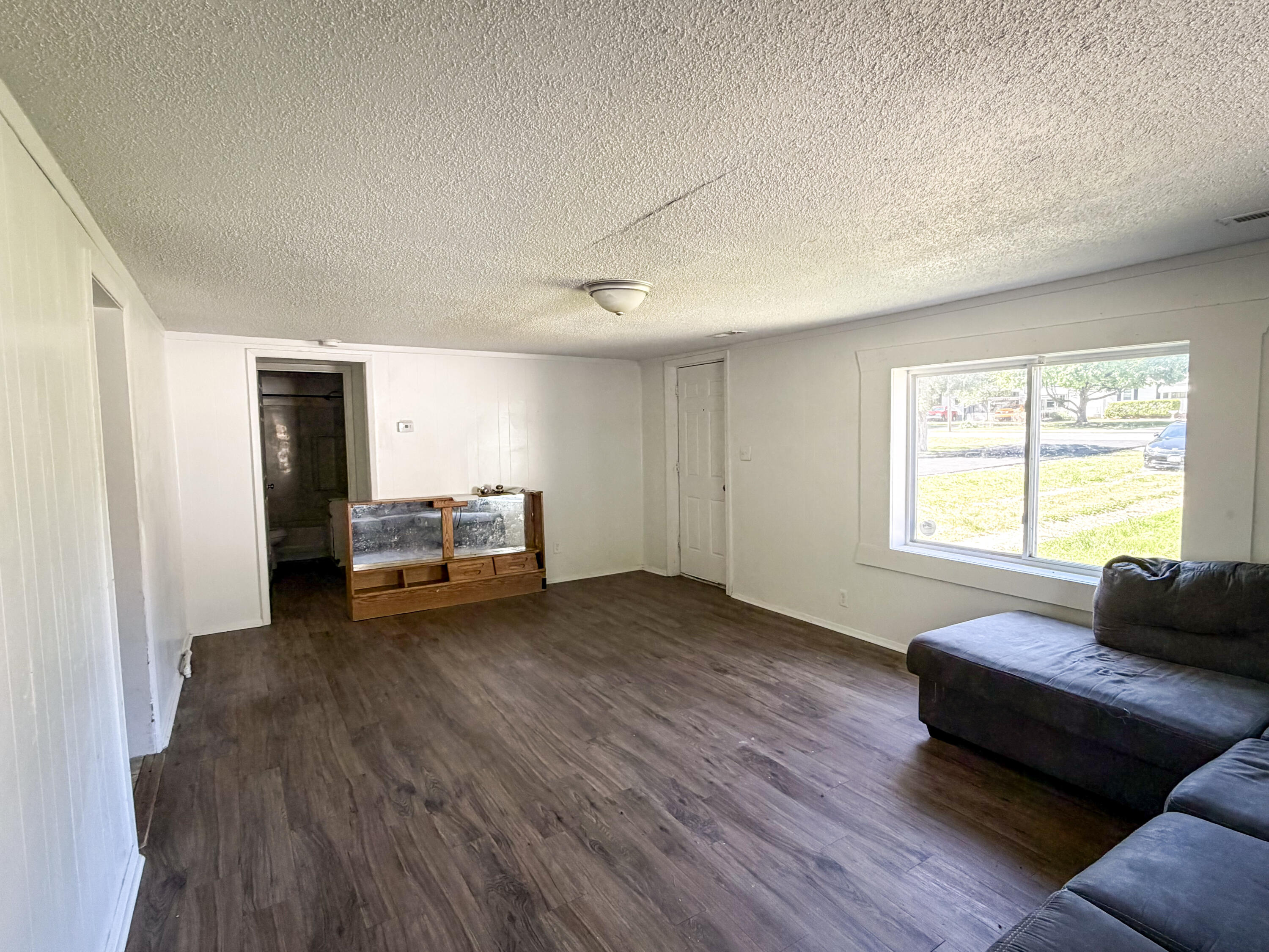 2936 West Walnut Street Property Photo 3