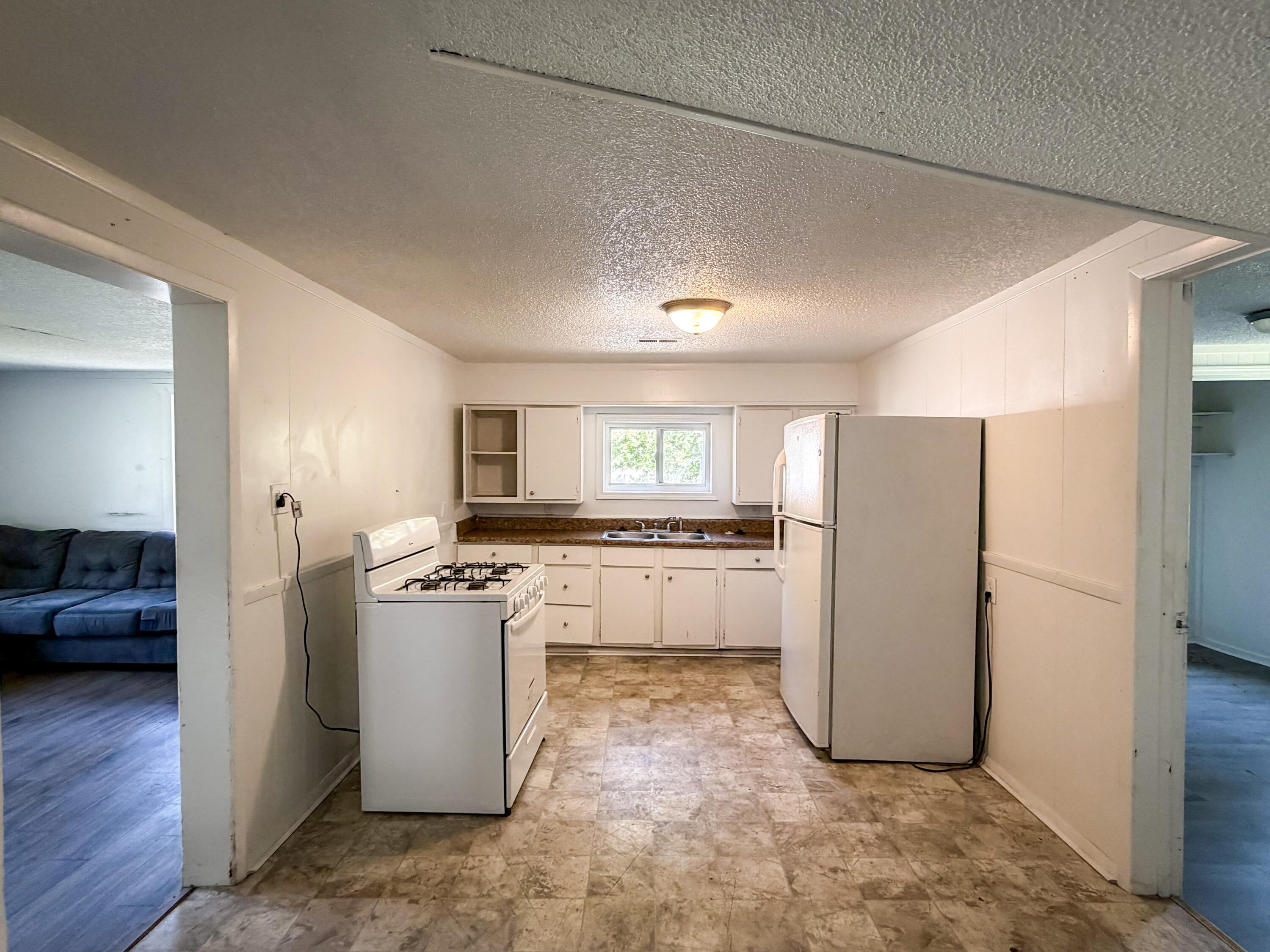 2936 West Walnut Street Property Photo 4