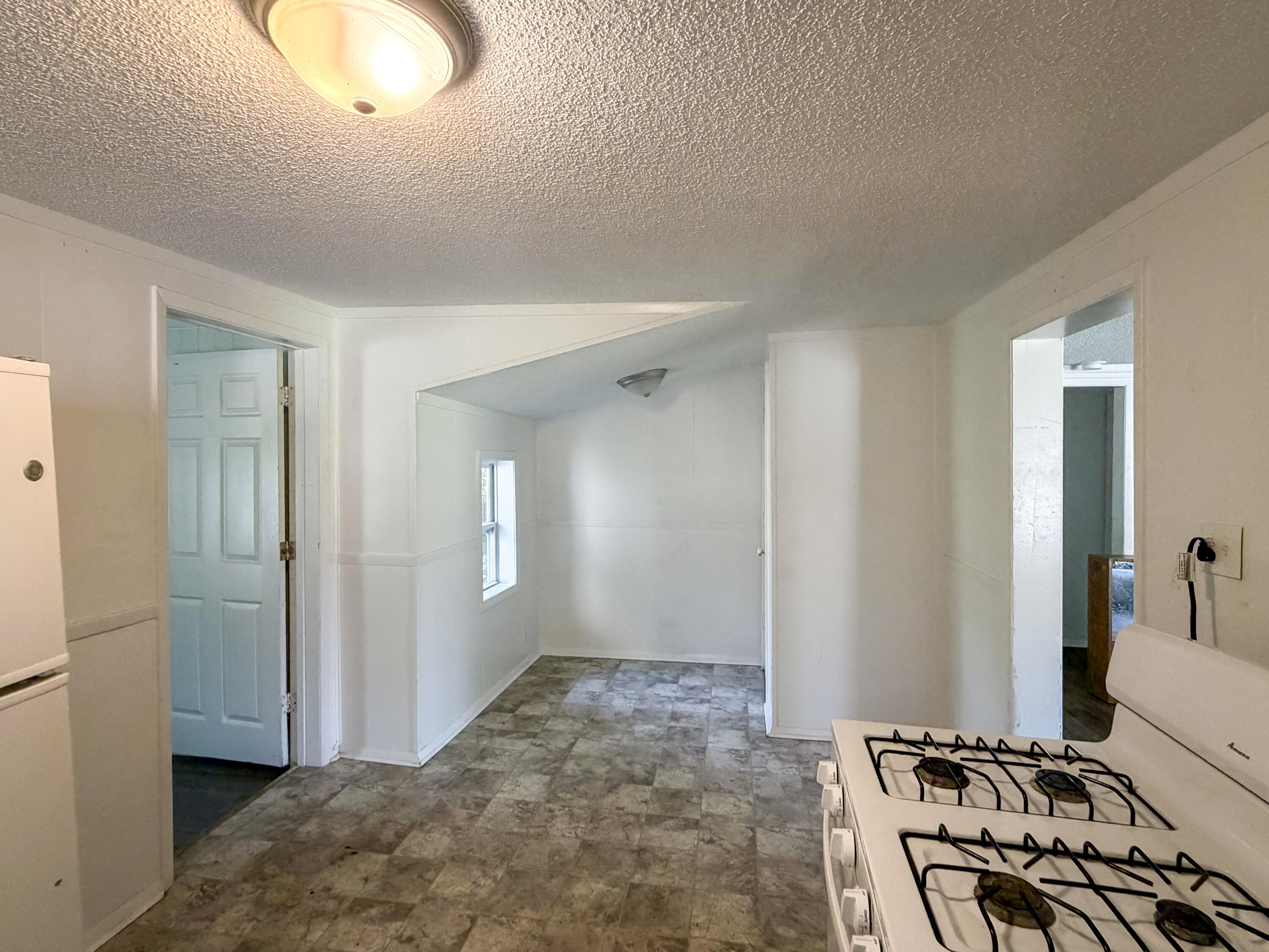 2936 West Walnut Street Property Photo 5
