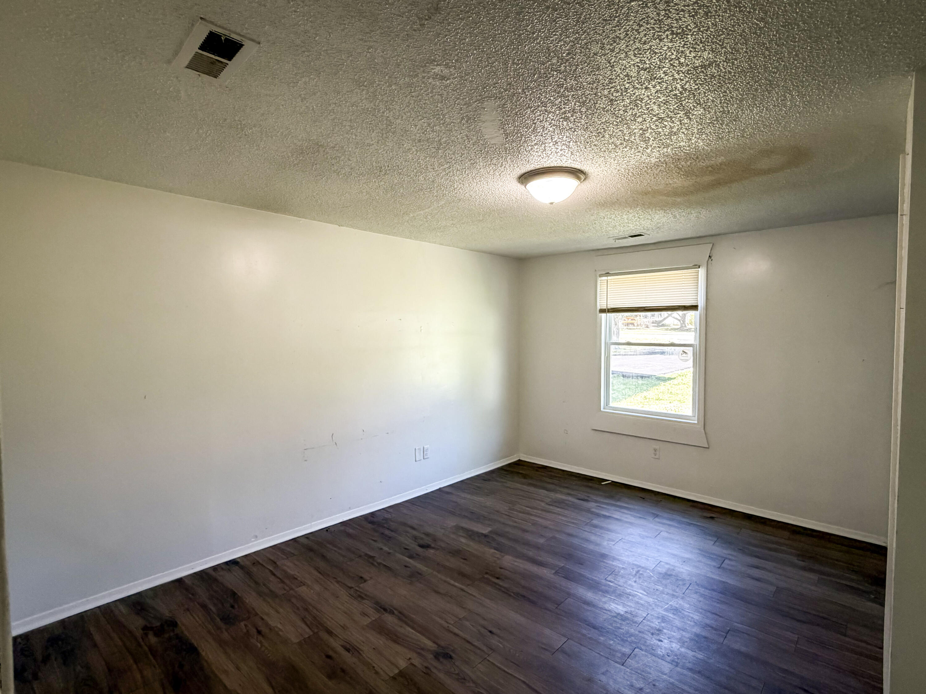 2936 West Walnut Street Property Photo 6