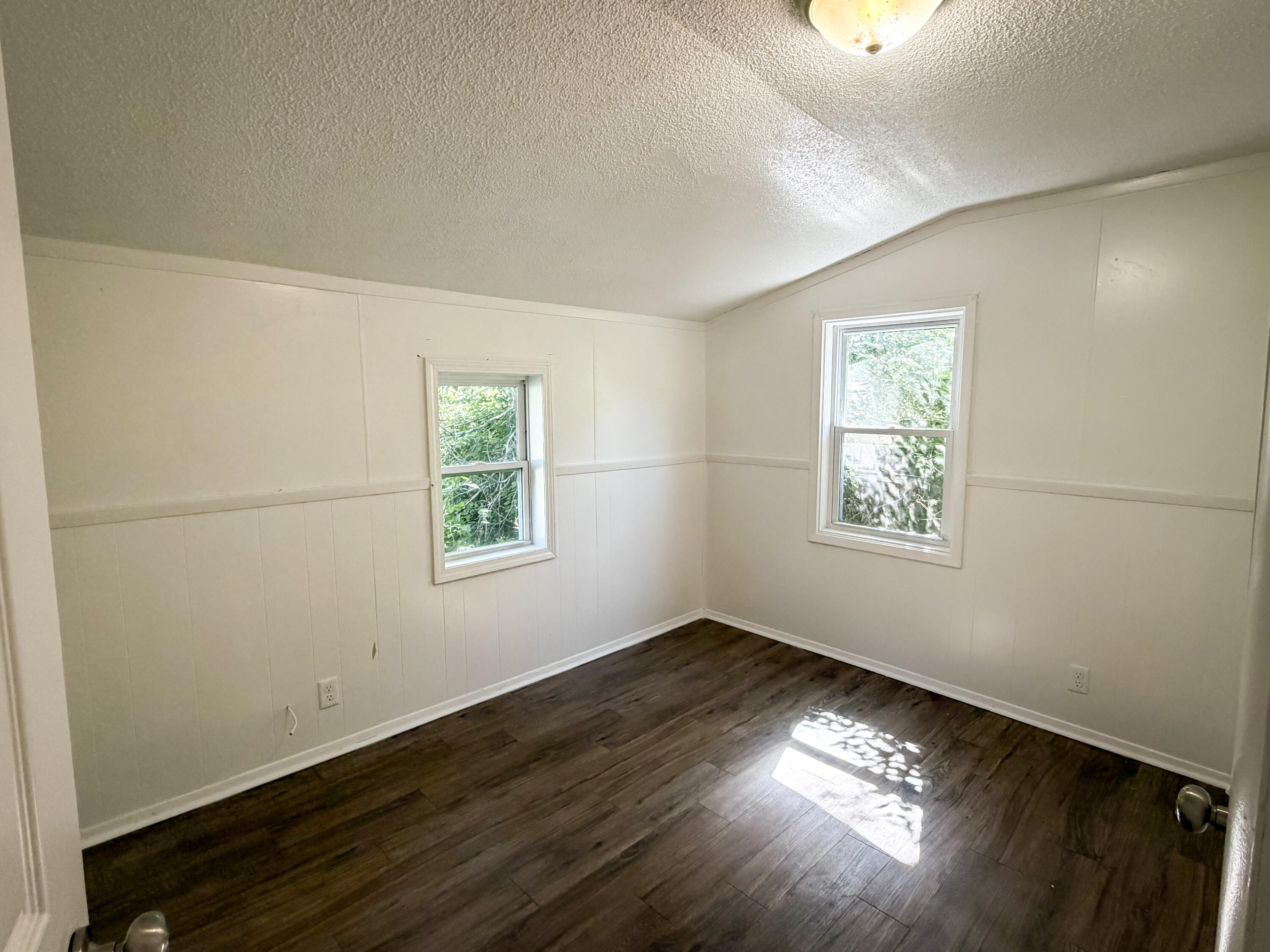 2936 West Walnut Street Property Photo 9