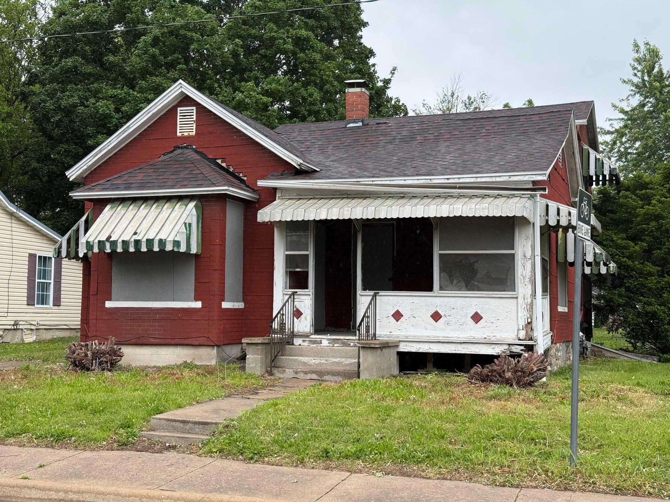 1027 West Division Street Property Photo 1