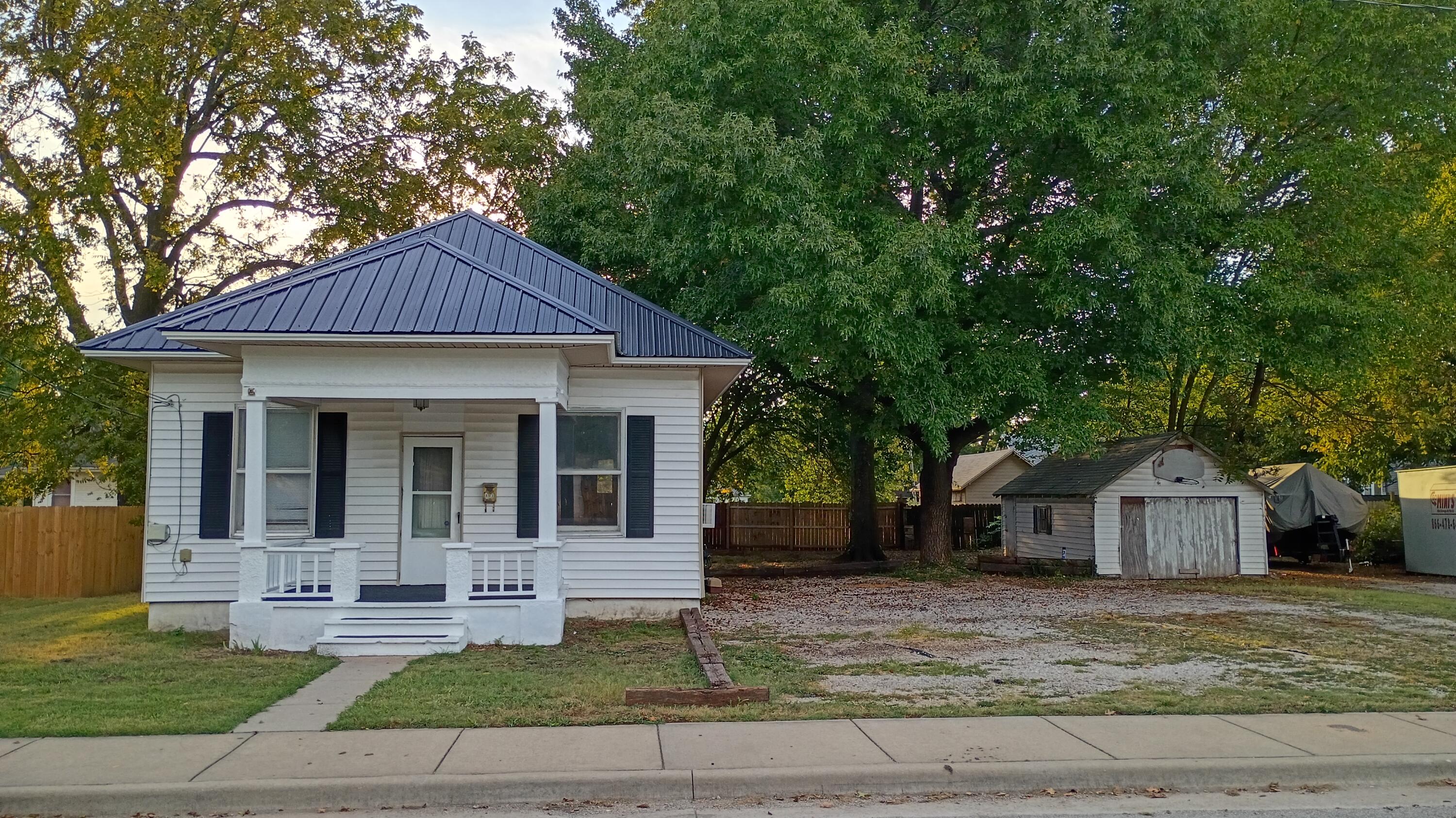 813 South Hickory Street Property Photo 2