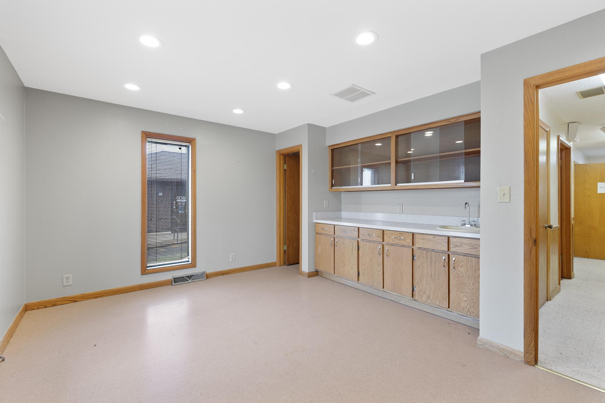 327 East Airport Drive Property Photo 4