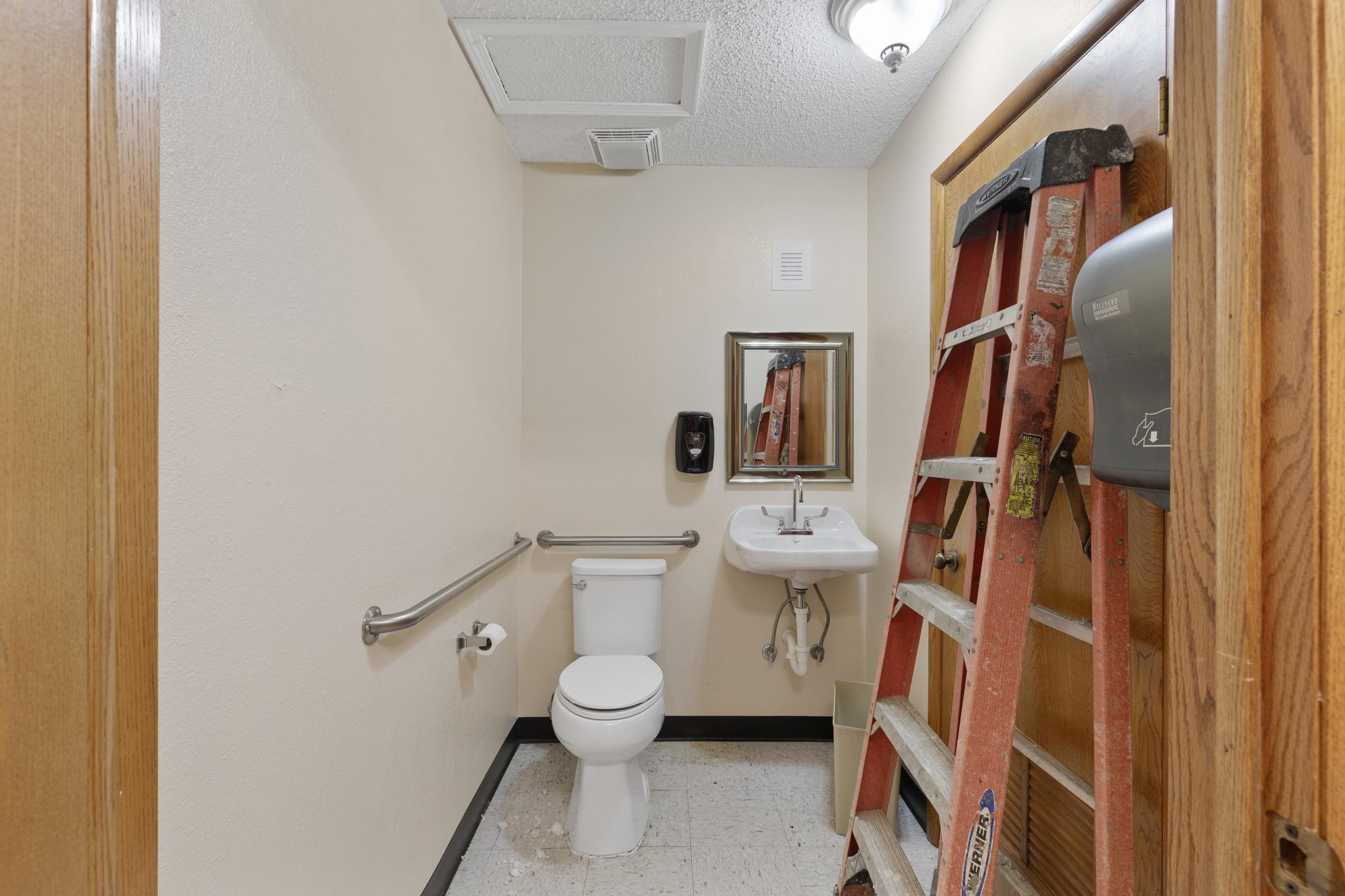 327 East Airport Drive Property Photo 8