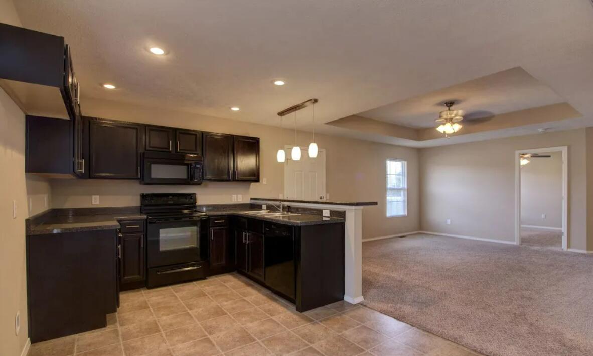 1050 South Strasbourg Avenue Property Photo 4