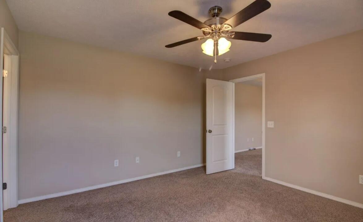 1050 South Strasbourg Avenue Property Photo 8