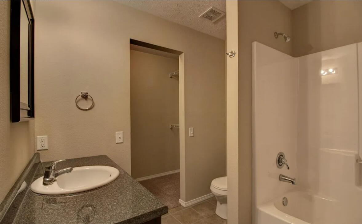 1050 South Strasbourg Avenue Property Photo 9