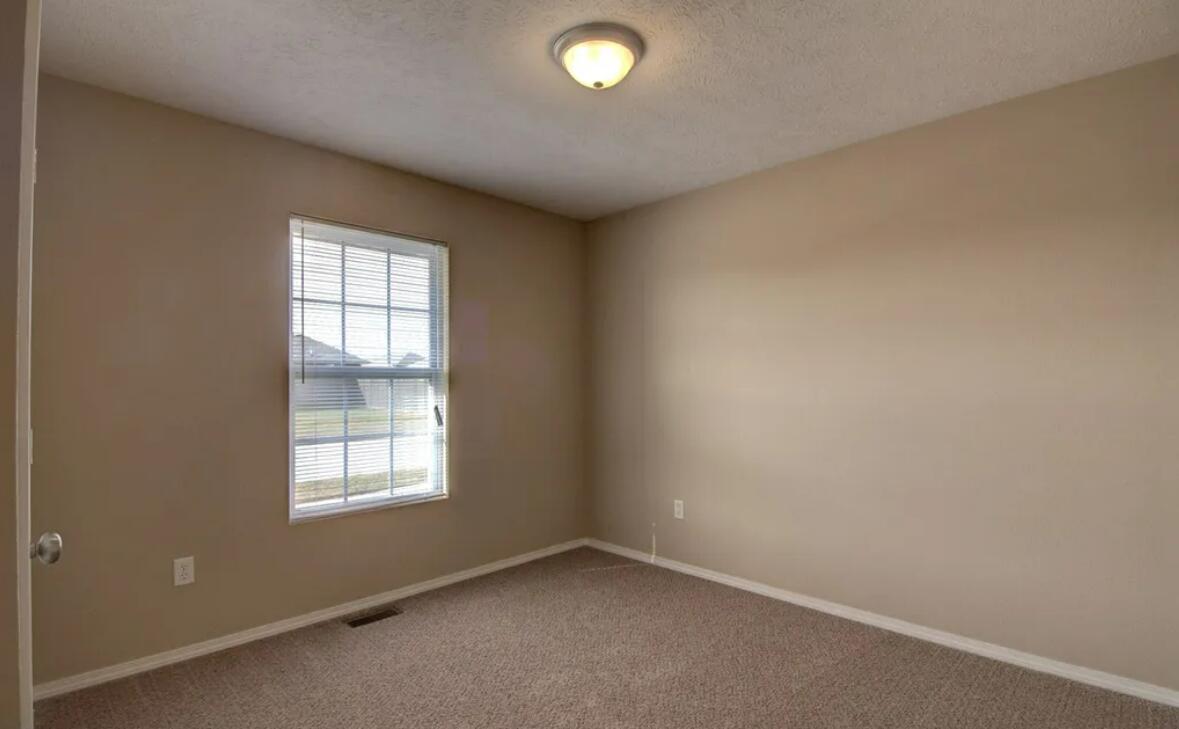 1050 South Strasbourg Avenue Property Photo 11