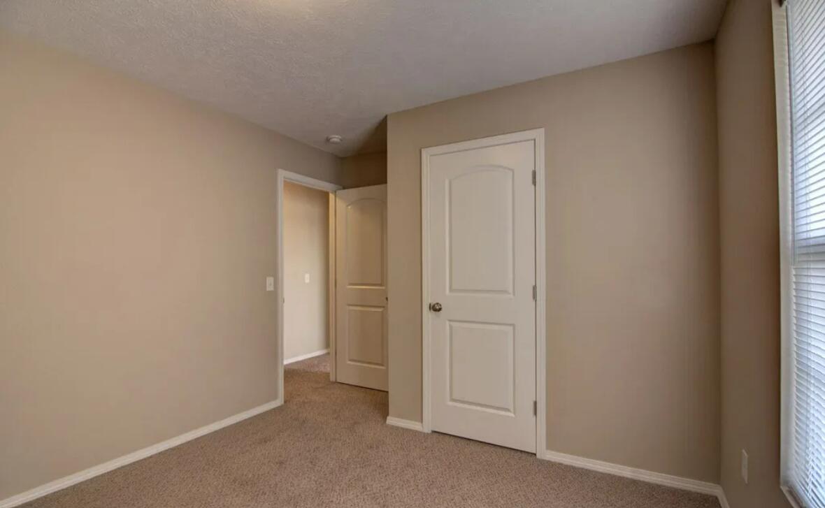 1050 South Strasbourg Avenue Property Photo 12
