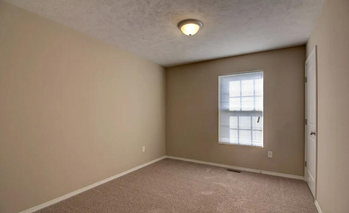 1050 South Strasbourg Avenue Property Photo 13